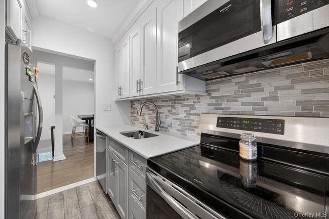 #12 photo, 127 Fifteenth Street, नासाउ काउंटी Garden City , NY 11530