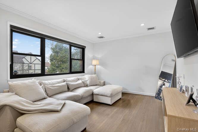 #5 photo, 127 Fifteenth Street, नासाउ काउंटी Garden City , NY 11530