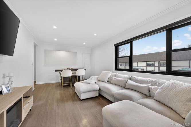 #7 photo, 127 Fifteenth Street, नासाउ काउंटी Garden City , NY 11530