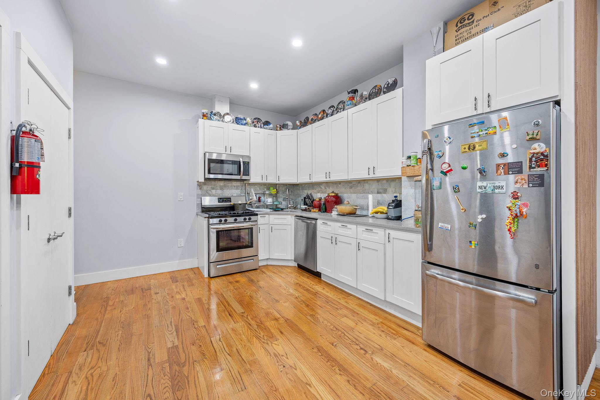 #2 photo, 414 Chestnut Street, Бруклин ‖ Brooklyn , NY 11208