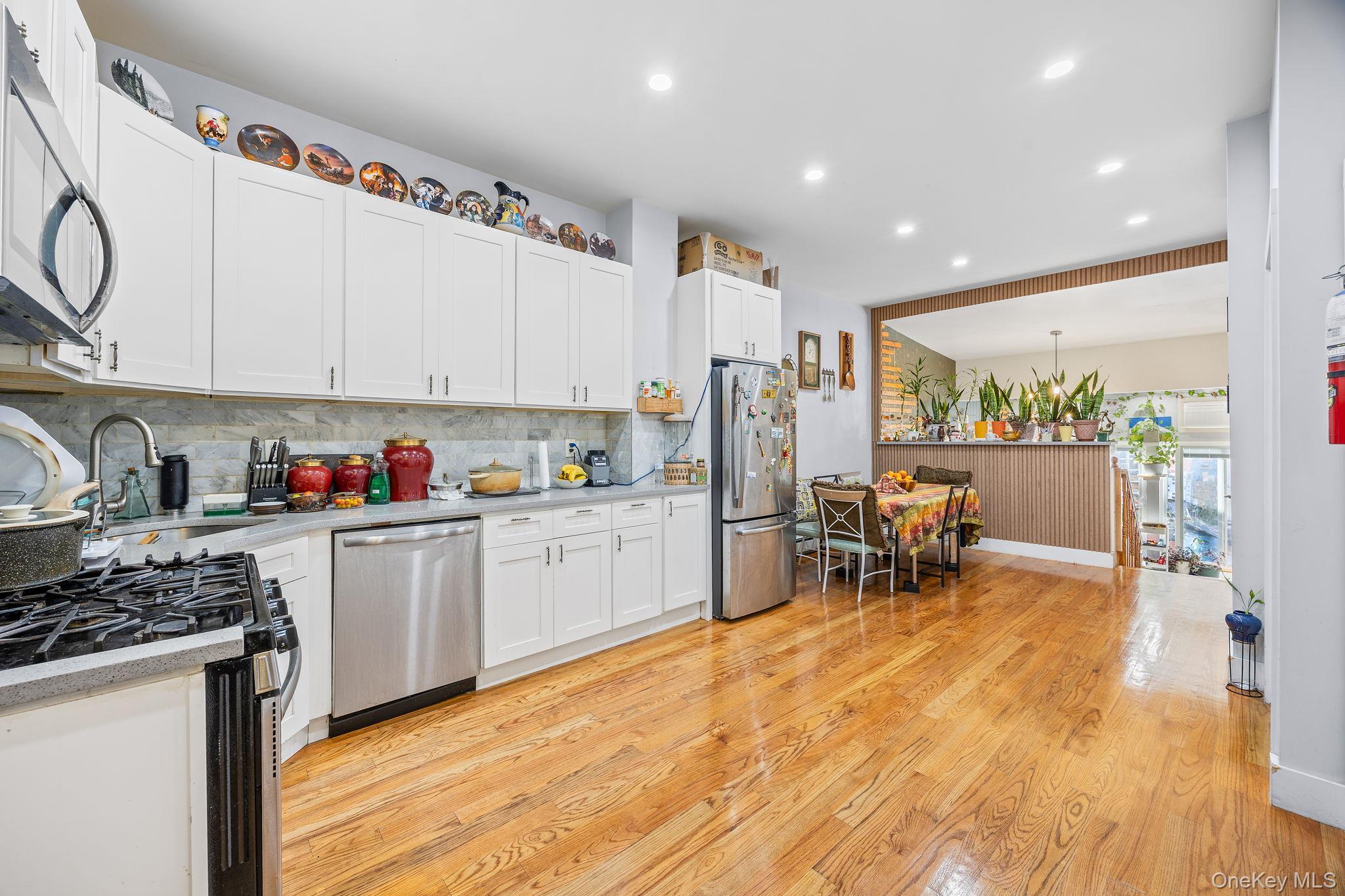 #3 photo, 414 Chestnut Street, Бруклин ‖ Brooklyn , NY 11208