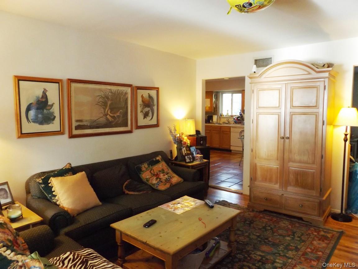 #3 photo, 7B Orchard Beach Road, नासाउ काउंटी Port Washington , NY 11050