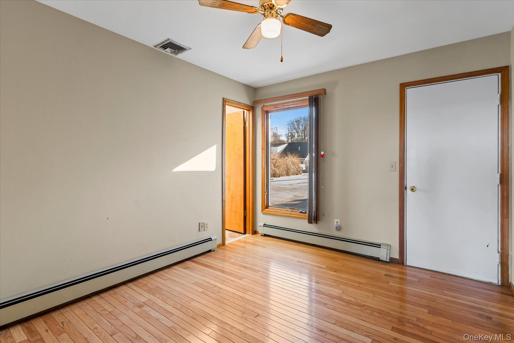 #16 photo, 18 N Walk, सफ़ोक काउंटी Jamesport , NY 11947