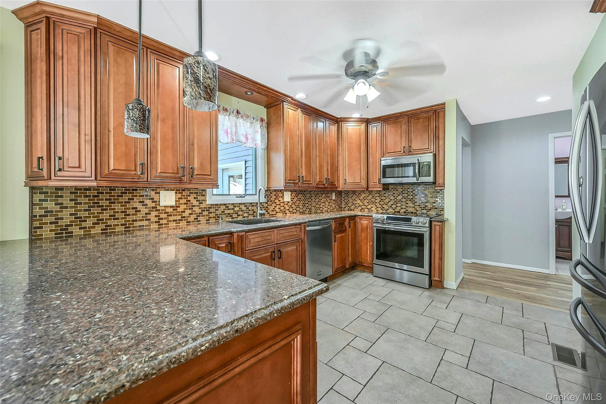 #17 photo, 61 Eileen Circle, Саффолк ‖ Jamesport , NY 11947