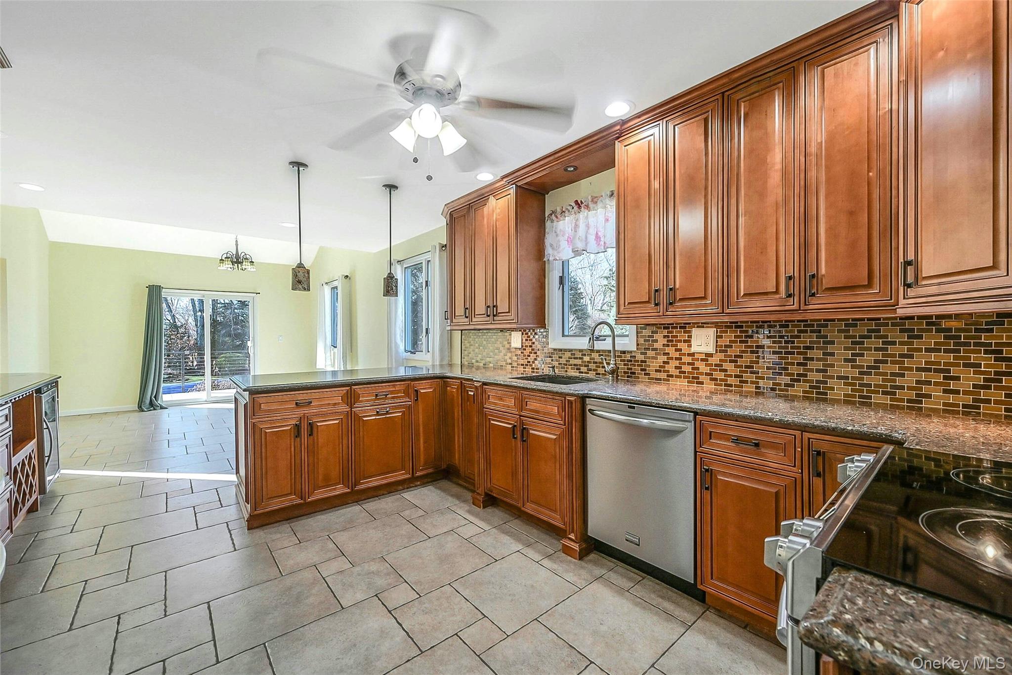 #19 photo, 61 Eileen Circle, Саффолк ‖ Jamesport , NY 11947