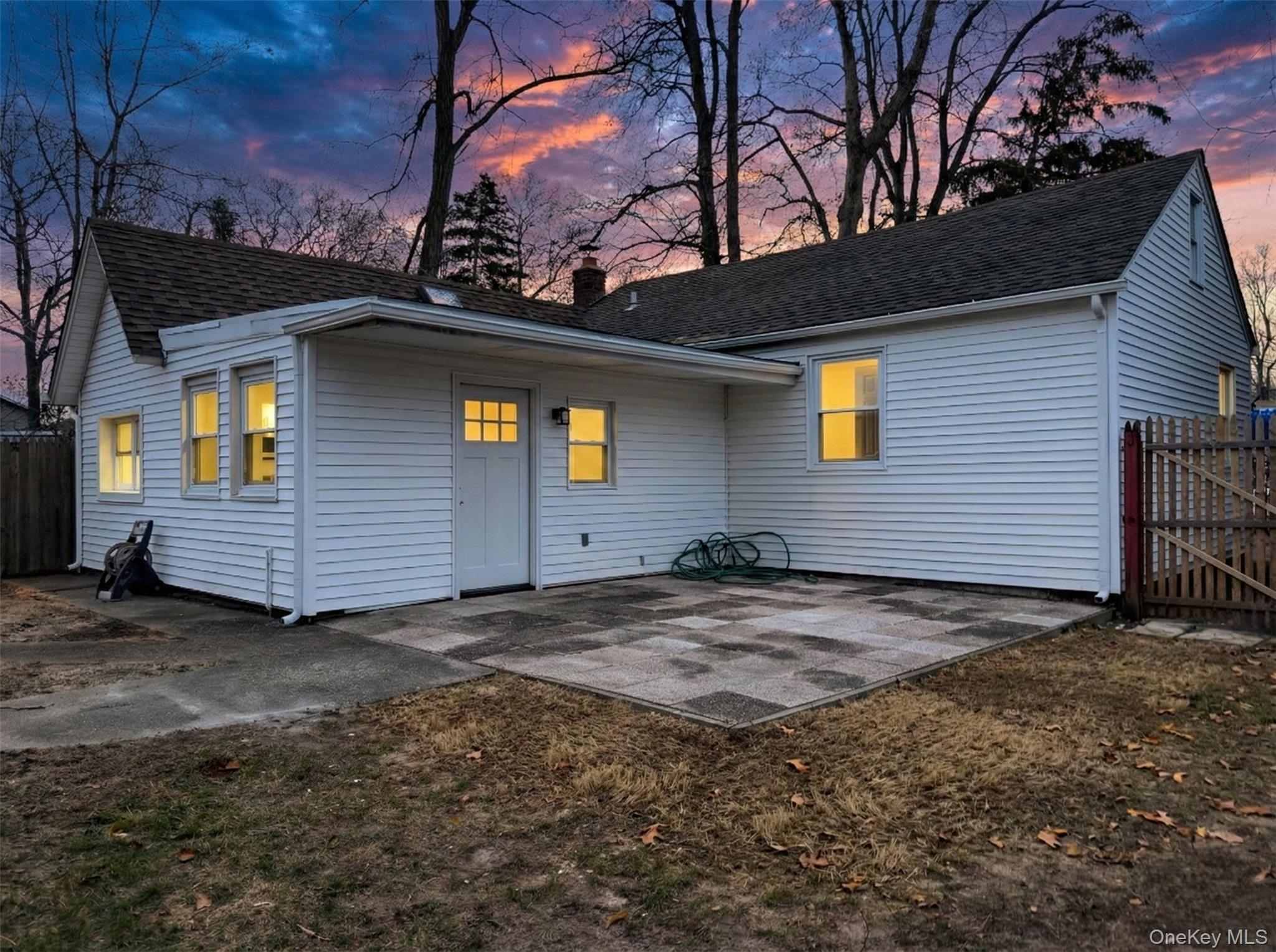 #2 photo, 77 Spar Drive, 롱 아일랜드 Mastic Beach , NY 11951