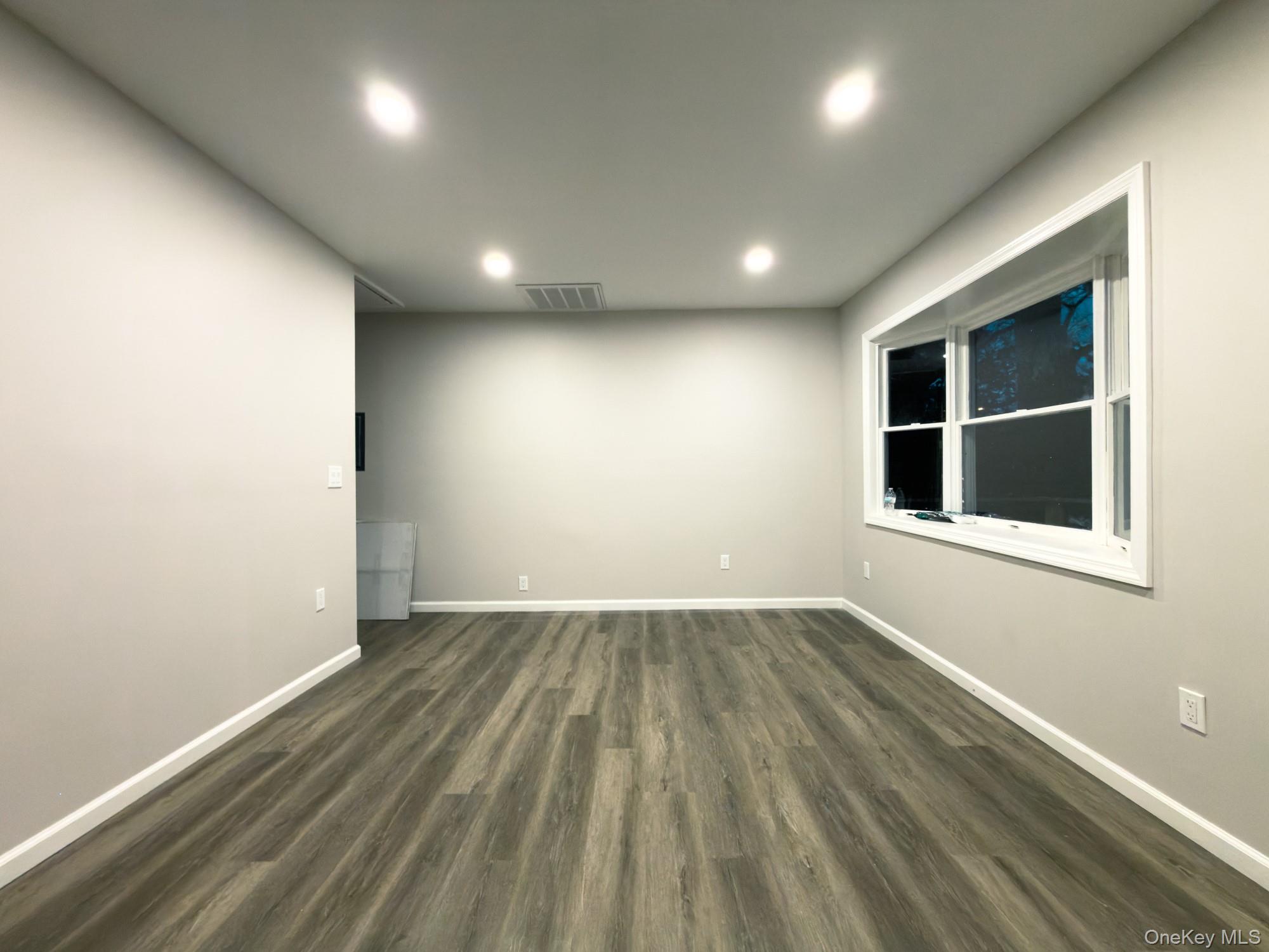 #8 photo, 77 Spar Drive, 롱 아일랜드 Mastic Beach , NY 11951