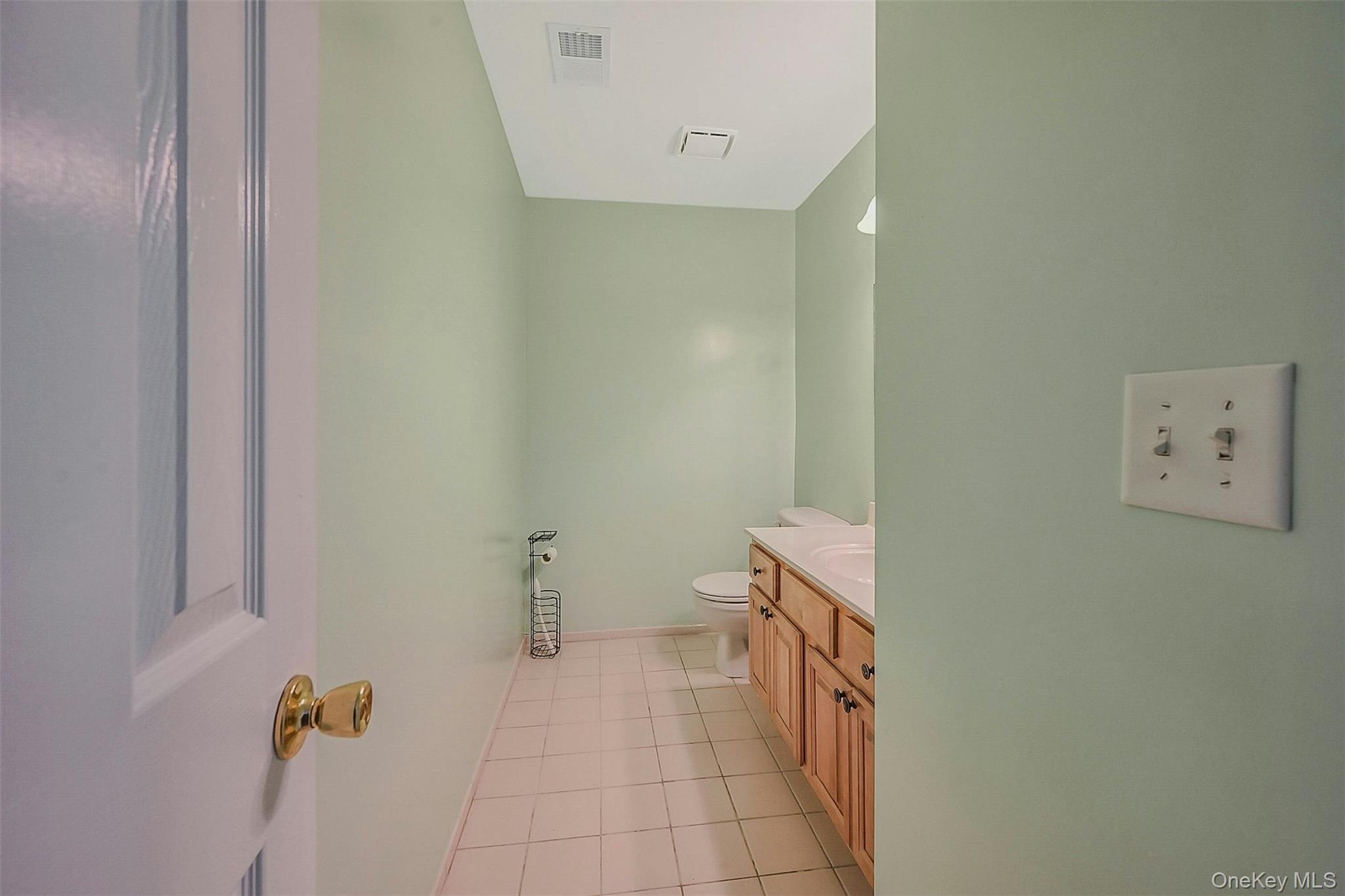 #13 photo, 50 Strawberry Commons, Riverhead , NY 11901