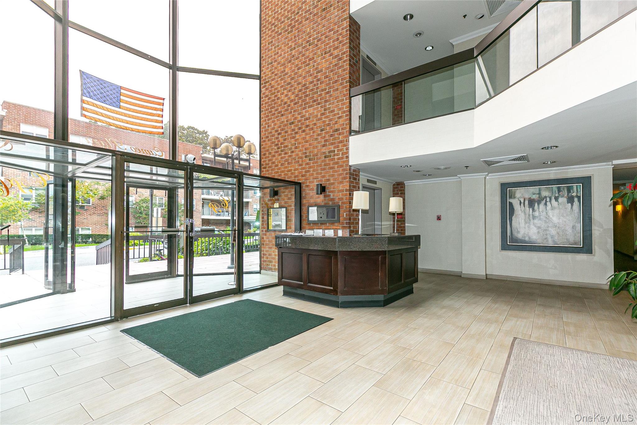 #2 photo, 1 ipswich, नासाउ काउंटी Great Neck Plaza , NY 11021