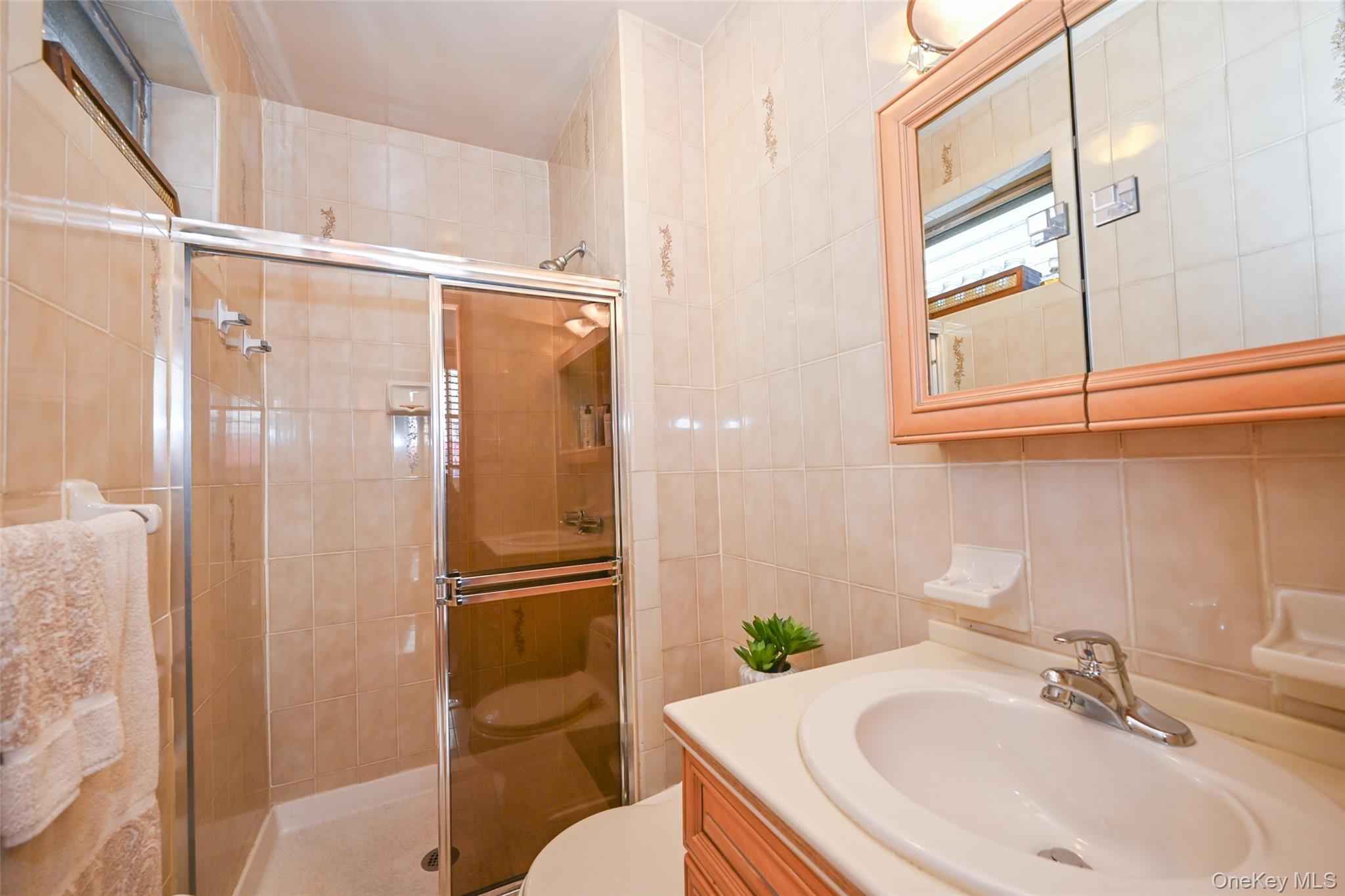 #13 photo, 9603 42nd Avenue, Куинс ‖ Corona , NY 11368