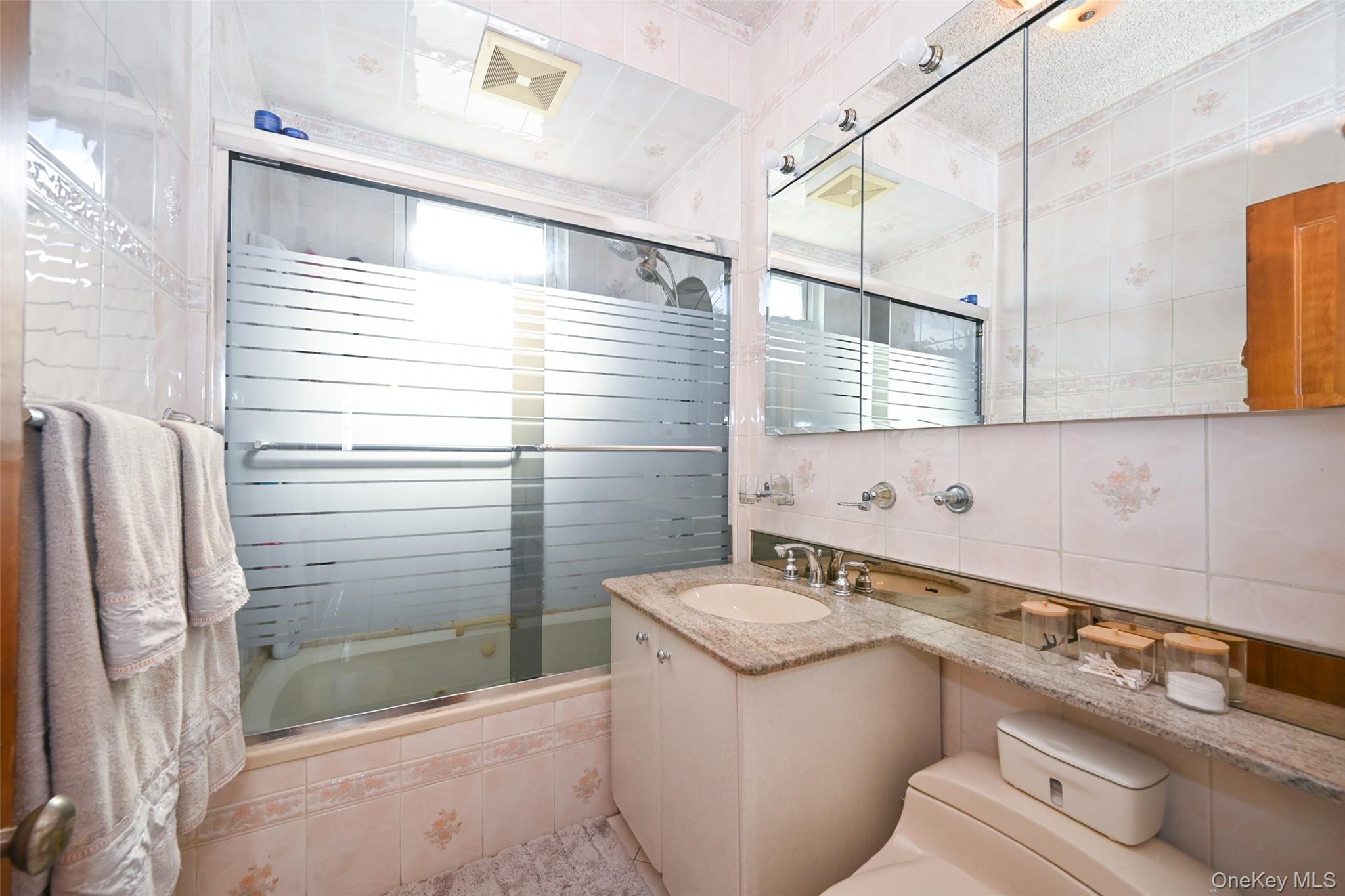 #15 photo, 9603 42nd Avenue, Куинс ‖ Corona , NY 11368