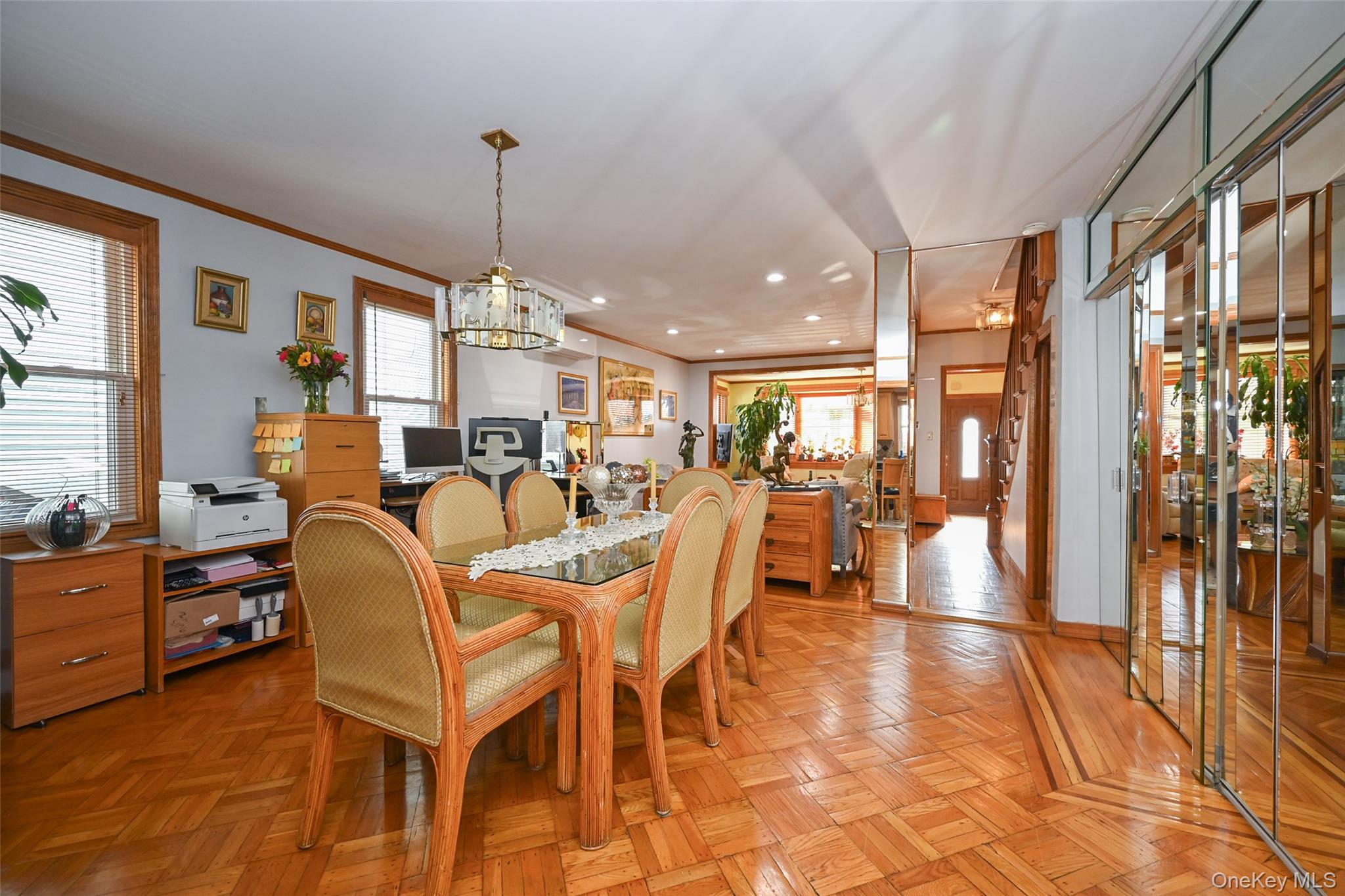 #6 photo, 9603 42nd Avenue, Куинс ‖ Corona , NY 11368