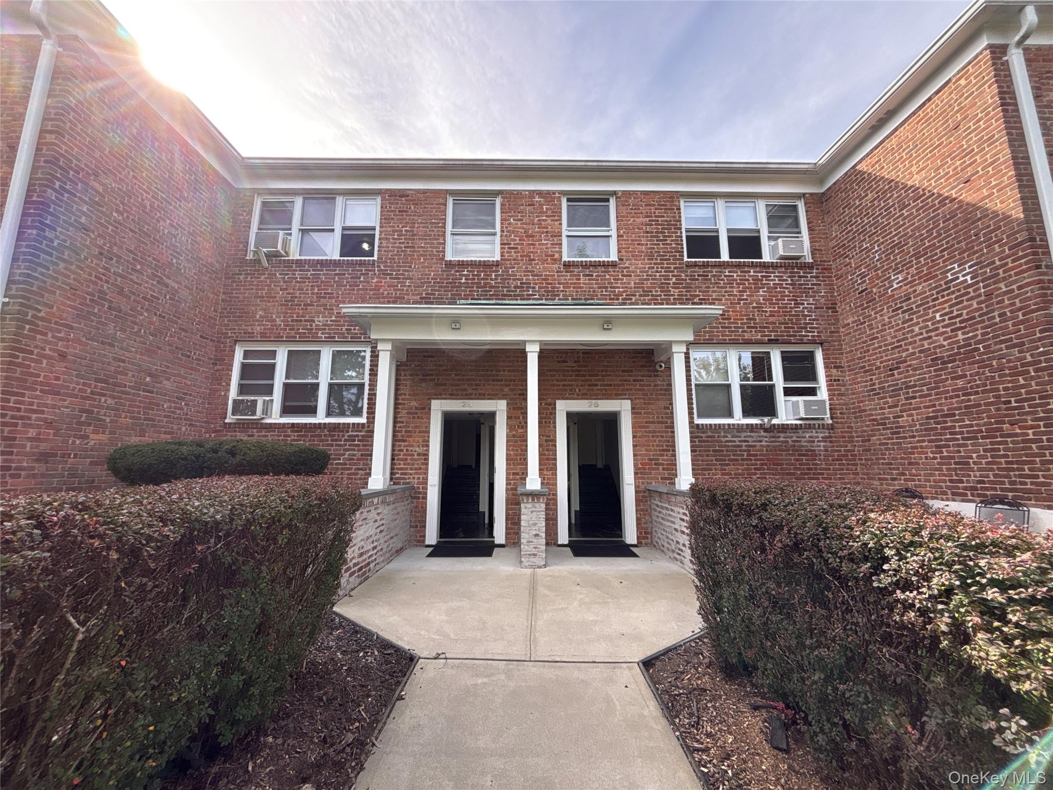 #1 photo, 28 Linden Street, नासाउ काउंटी Great Neck , NY 11021