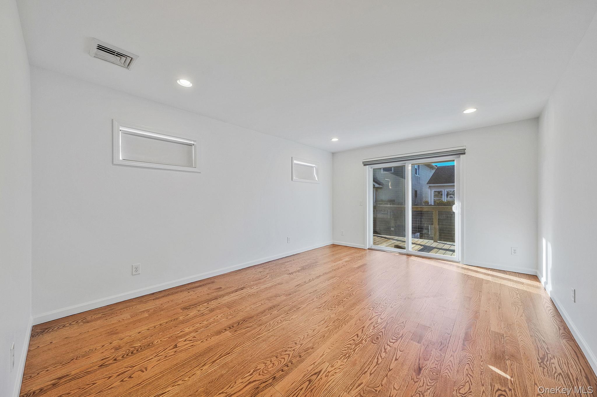 #14 photo, 80 Nebraska Street, नासाउ काउंटी Long Beach , NY 11561