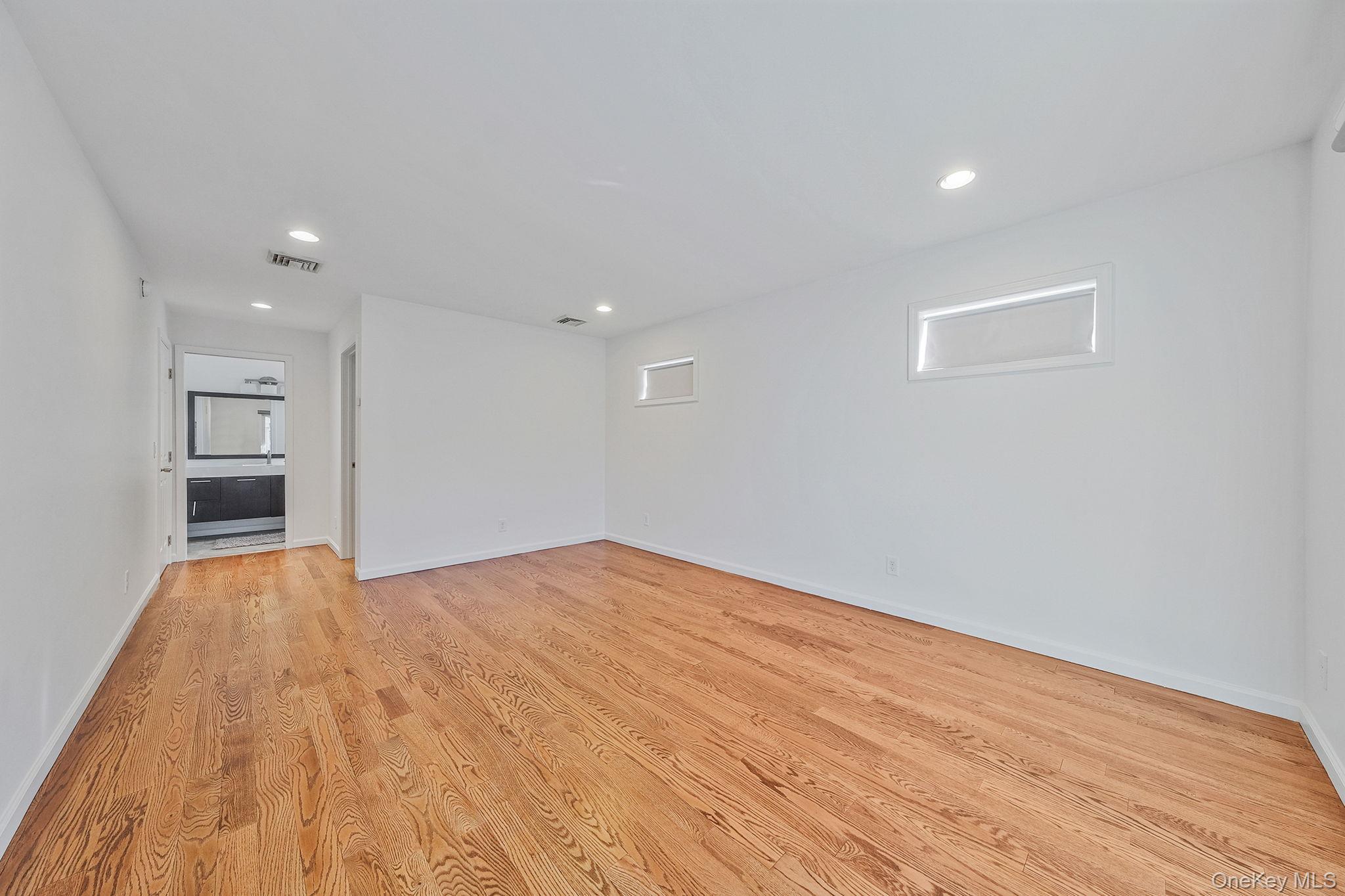 #15 photo, 80 Nebraska Street, नासाउ काउंटी Long Beach , NY 11561