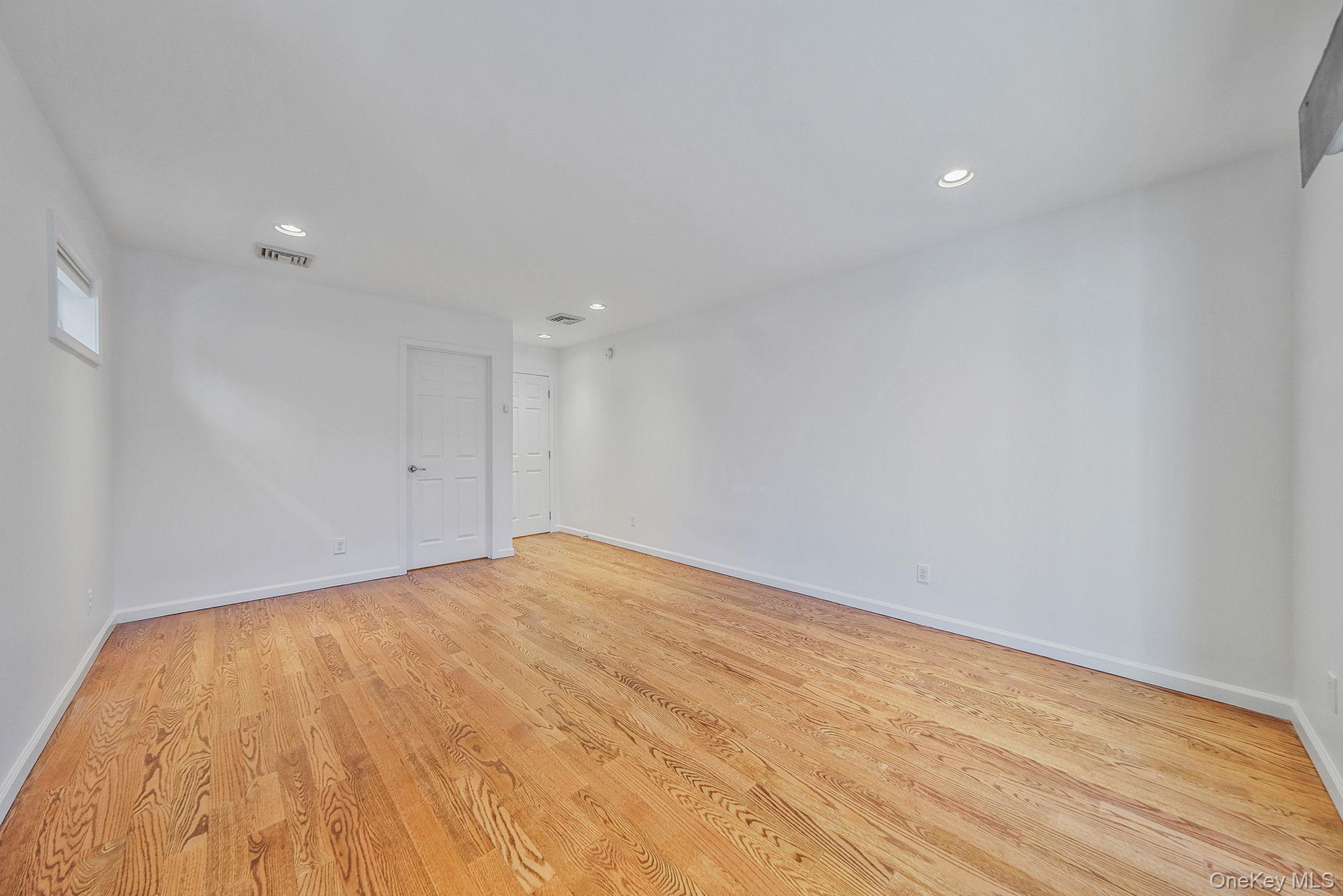 #19 photo, 80 Nebraska Street, नासाउ काउंटी Long Beach , NY 11561