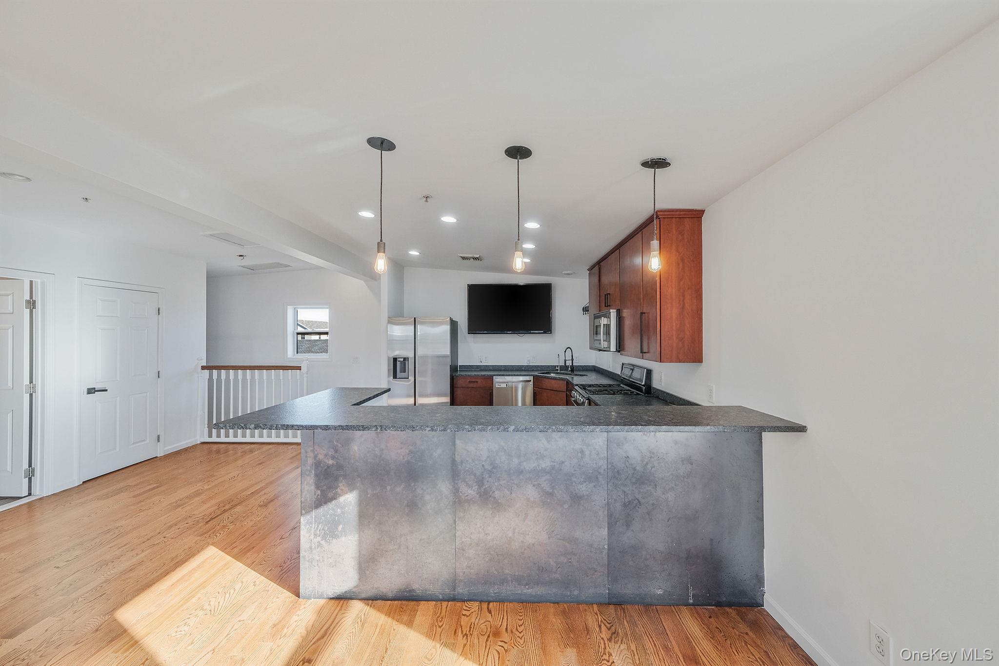 #5 photo, 80 Nebraska Street, नासाउ काउंटी Long Beach , NY 11561