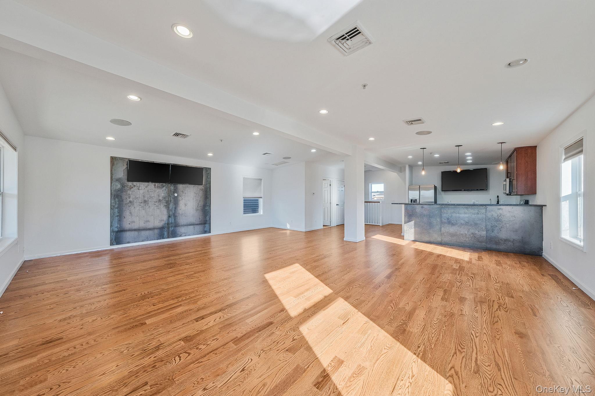 #6 photo, 80 Nebraska Street, नासाउ काउंटी Long Beach , NY 11561