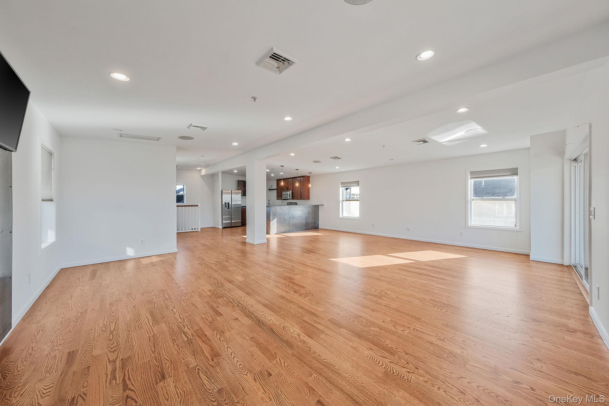 #7 photo, 80 Nebraska Street, नासाउ काउंटी Long Beach , NY 11561