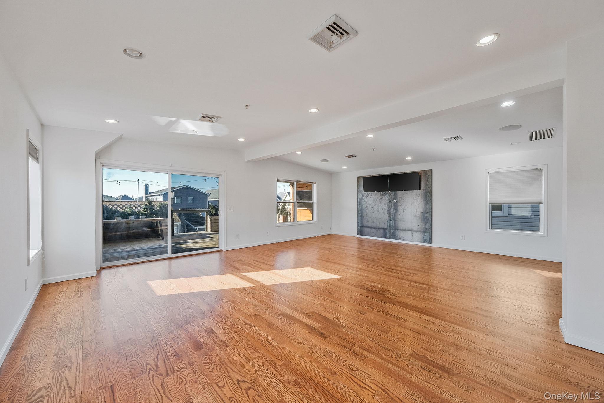 #9 photo, 80 Nebraska Street, नासाउ काउंटी Long Beach , NY 11561