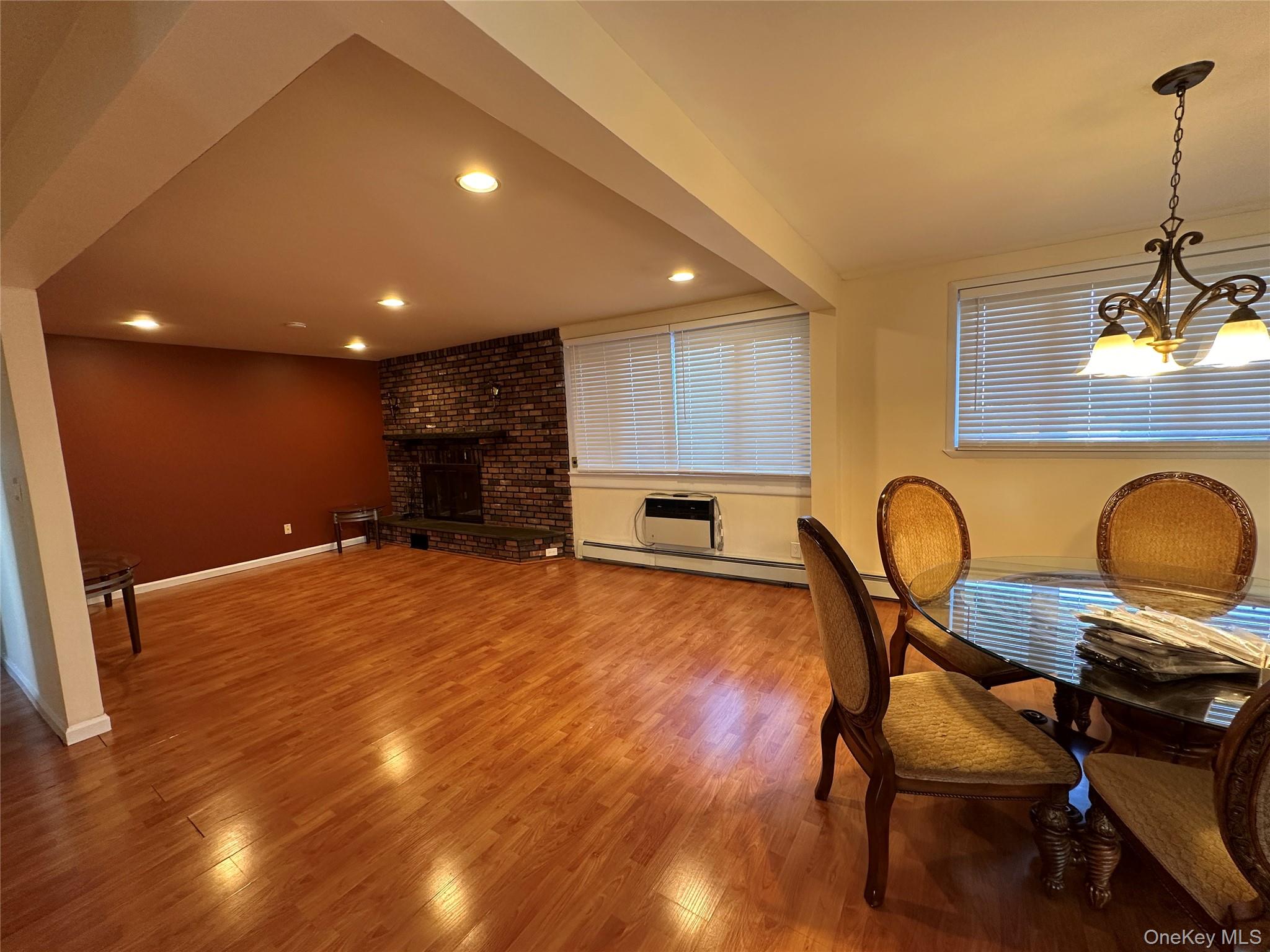 #11 photo, 2480 Fir Court, नासाउ काउंटी East Meadow , NY 11554