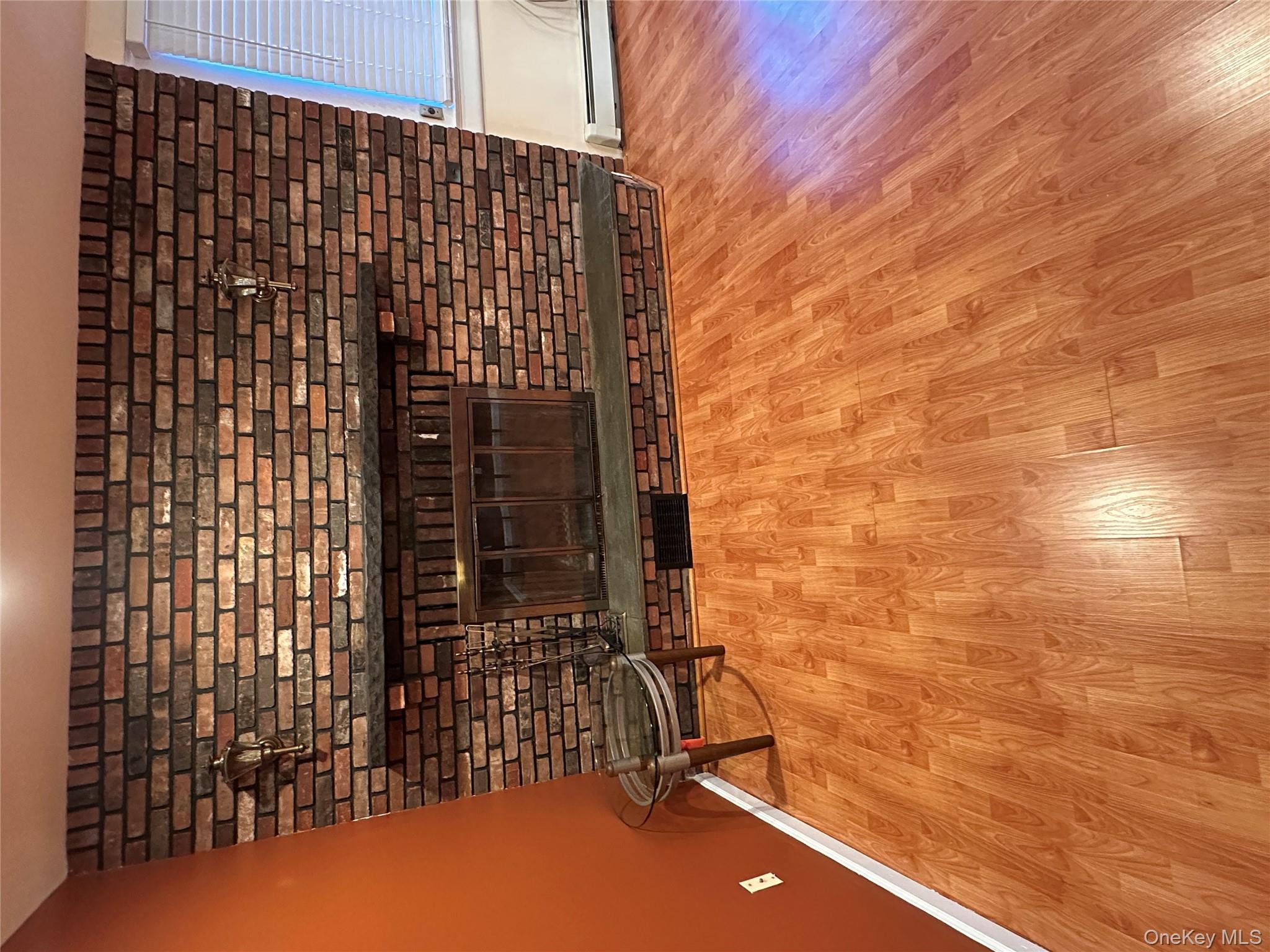 #12 photo, 2480 Fir Court, नासाउ काउंटी East Meadow , NY 11554