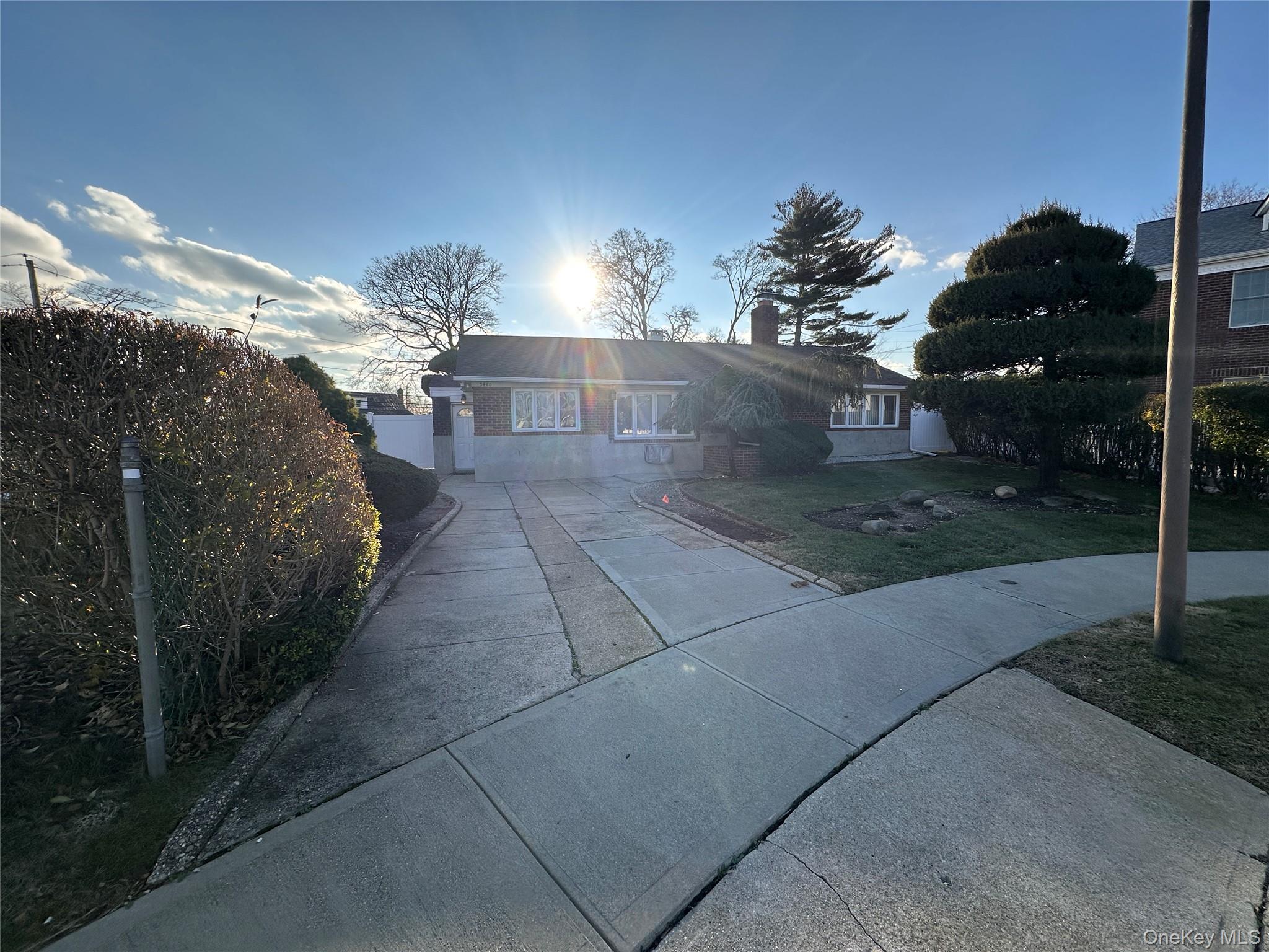 #13 photo, 2480 Fir Court, नासाउ काउंटी East Meadow , NY 11554