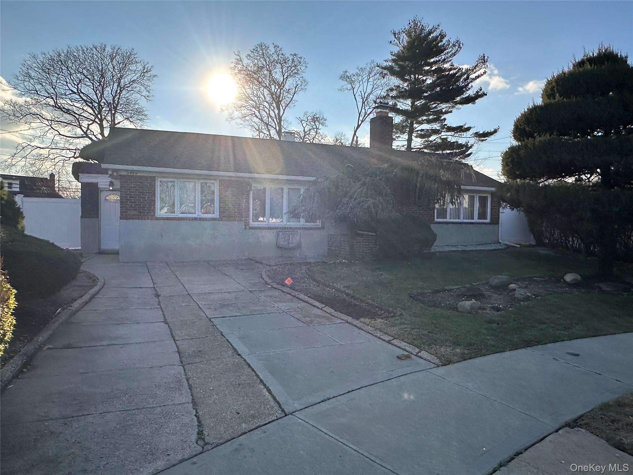 #14 photo, 2480 Fir Court, नासाउ काउंटी East Meadow , NY 11554