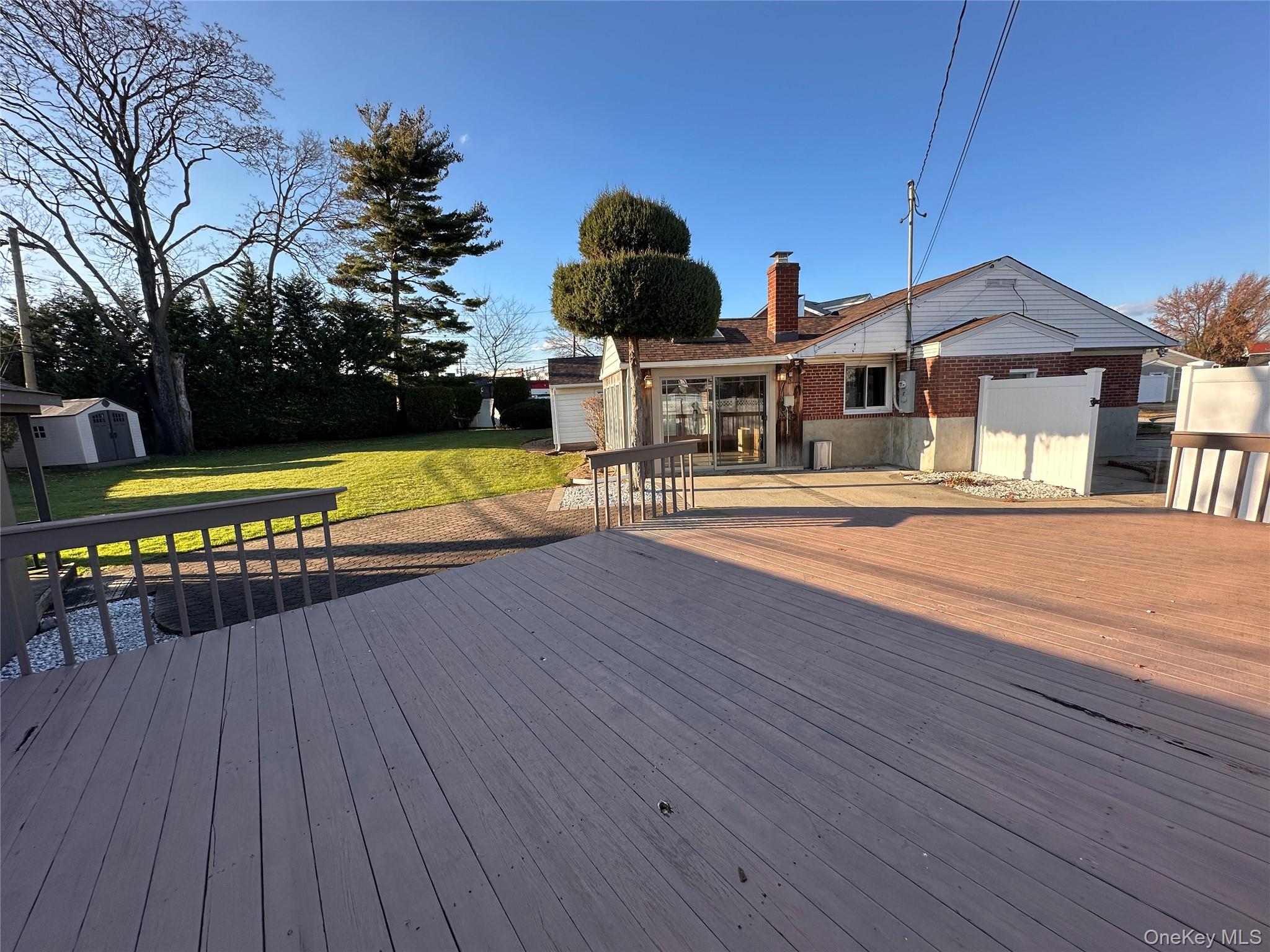 #15 photo, 2480 Fir Court, नासाउ काउंटी East Meadow , NY 11554