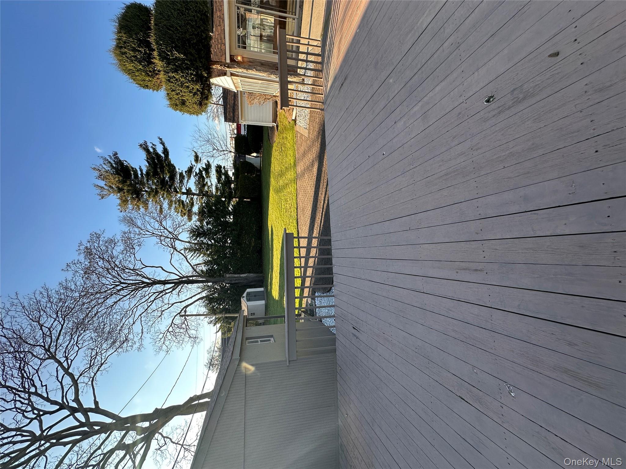 #16 photo, 2480 Fir Court, नासाउ काउंटी East Meadow , NY 11554