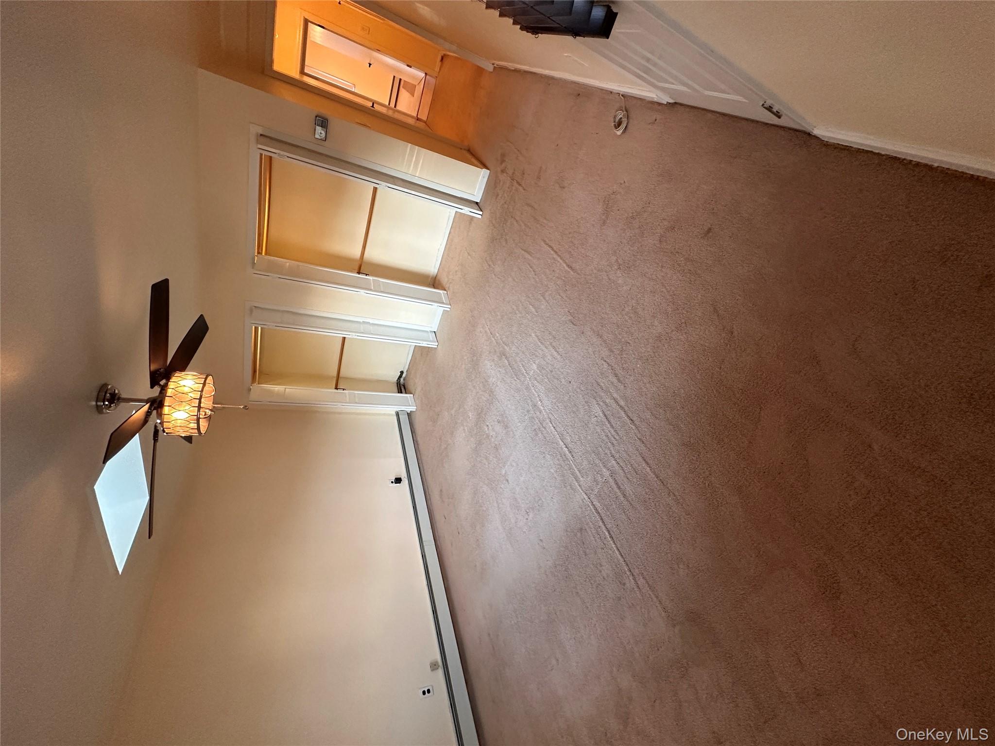 #3 photo, 2480 Fir Court, नासाउ काउंटी East Meadow , NY 11554