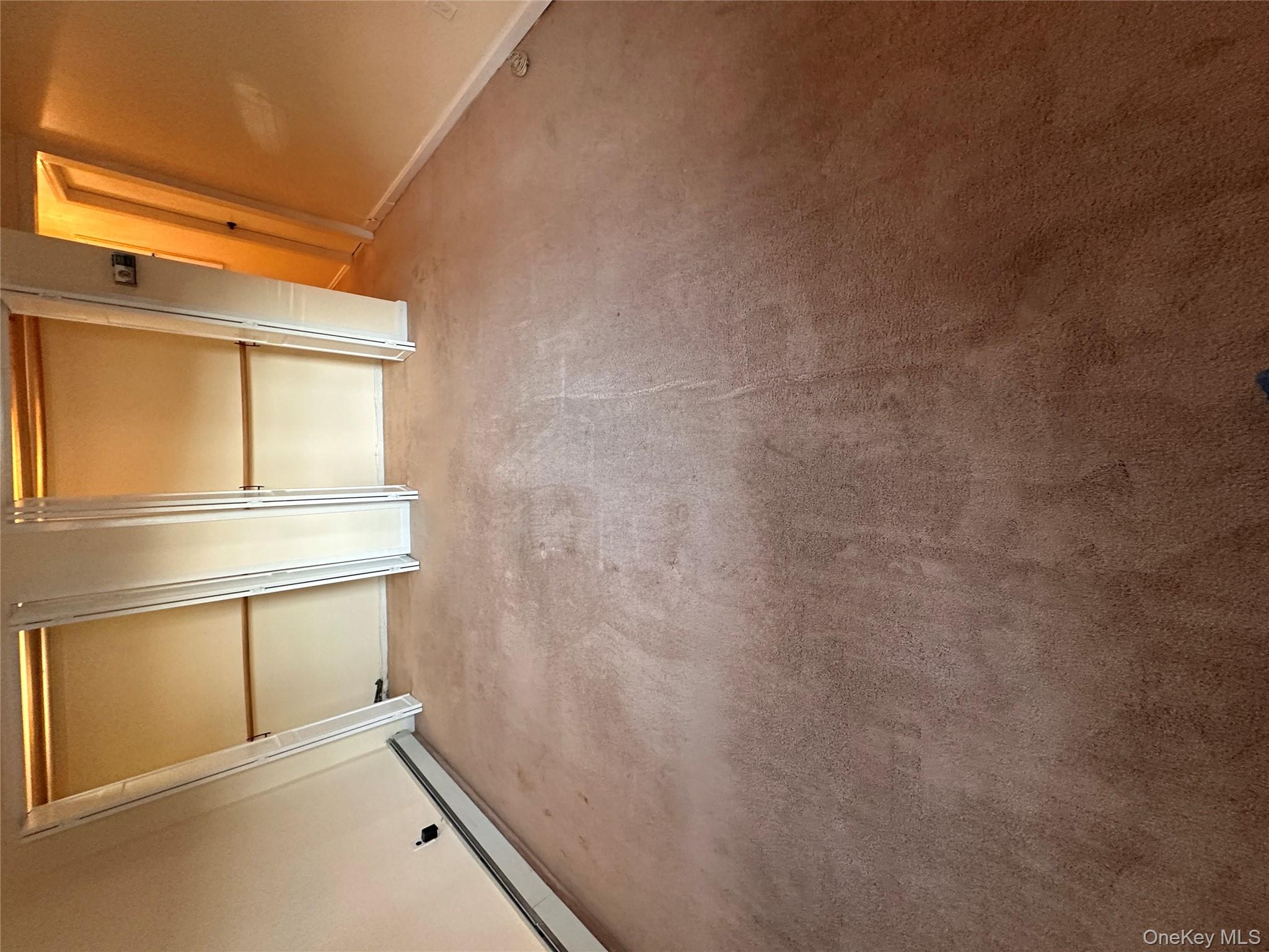 #4 photo, 2480 Fir Court, नासाउ काउंटी East Meadow , NY 11554