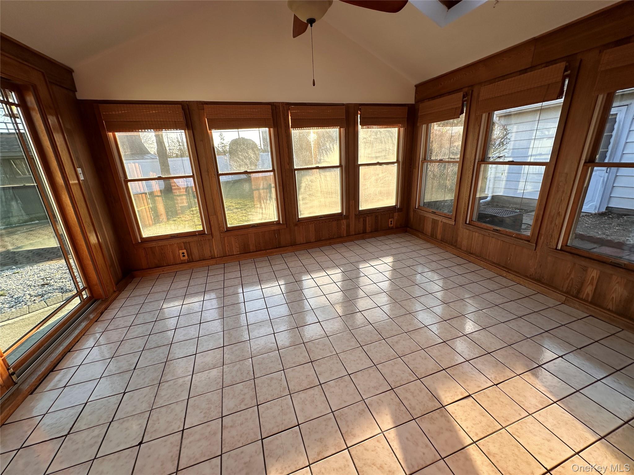 #8 photo, 2480 Fir Court, नासाउ काउंटी East Meadow , NY 11554