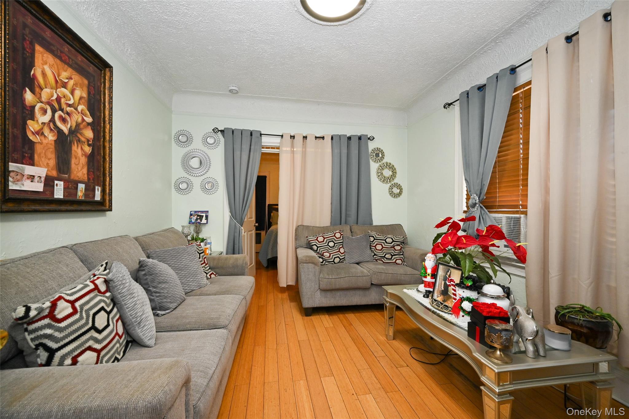 #5 photo, 9601 42nd Avenue, Corona , NY 11368