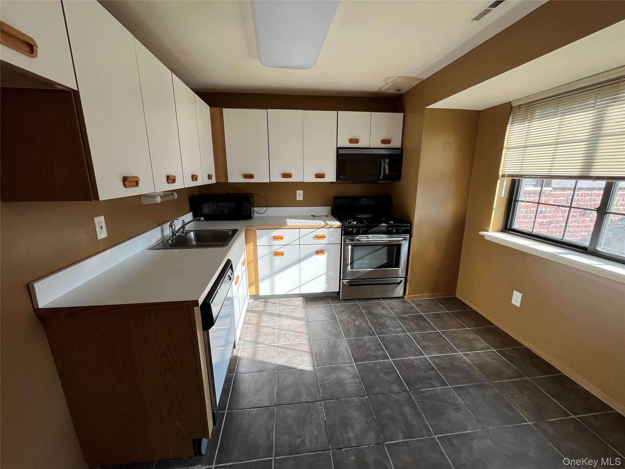 #5 photo, 45 Newbrook Lane, Bay Shore , NY 11706