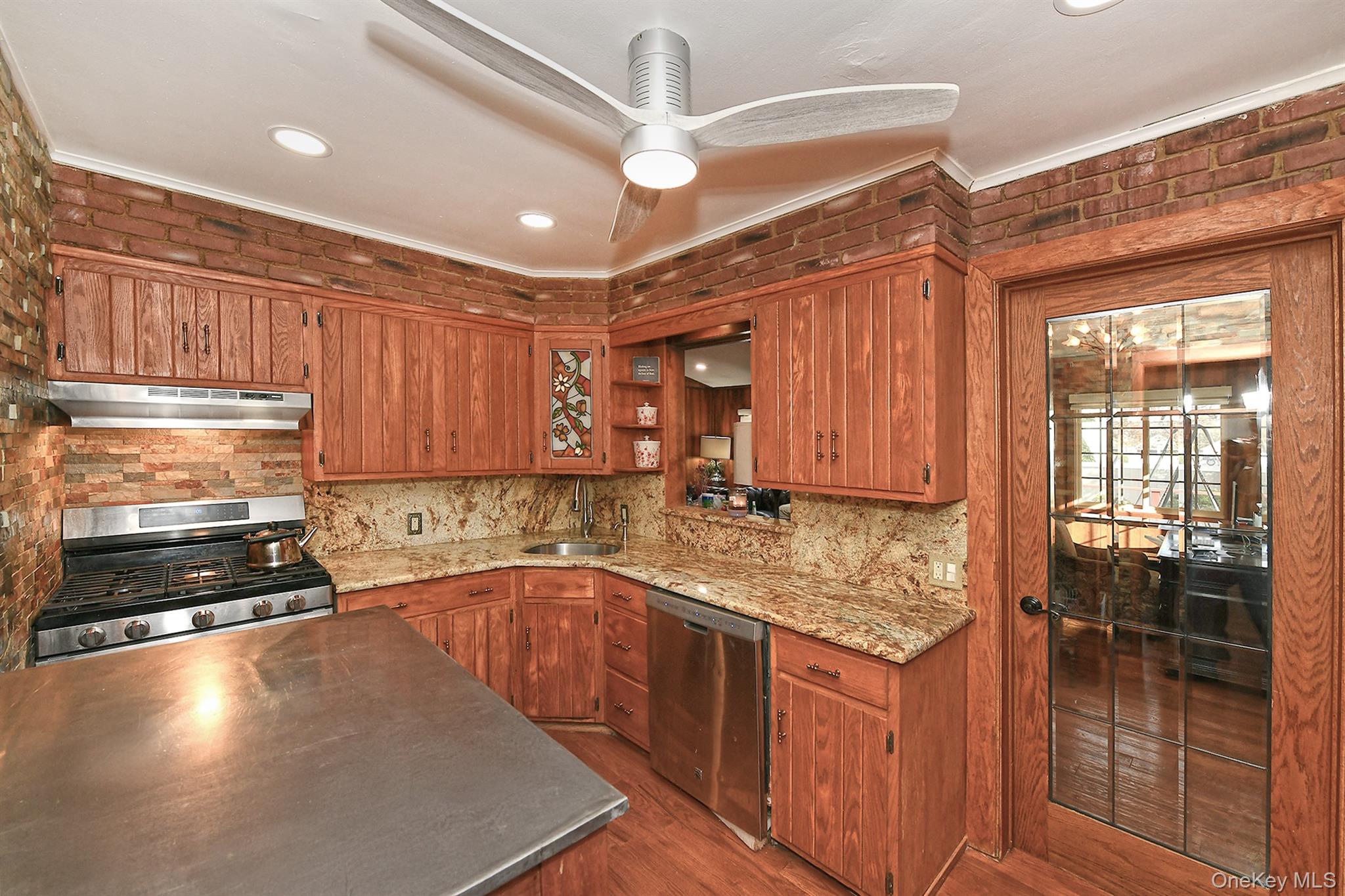 #15 photo, 60 Connecticut Avenue, नासाउ काउंटी Freeport , NY 11520