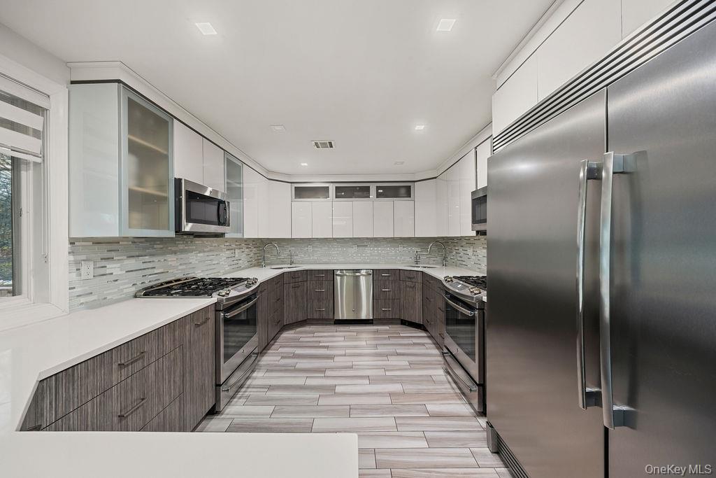 #11 photo, 104 W Maple Avenue, 뉴욕주 Monsey , NY 10952