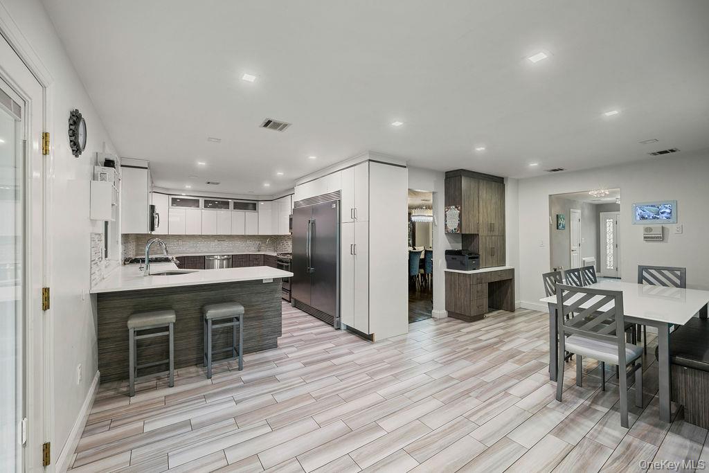 #9 photo, 104 W Maple Avenue, 뉴욕주 Monsey , NY 10952