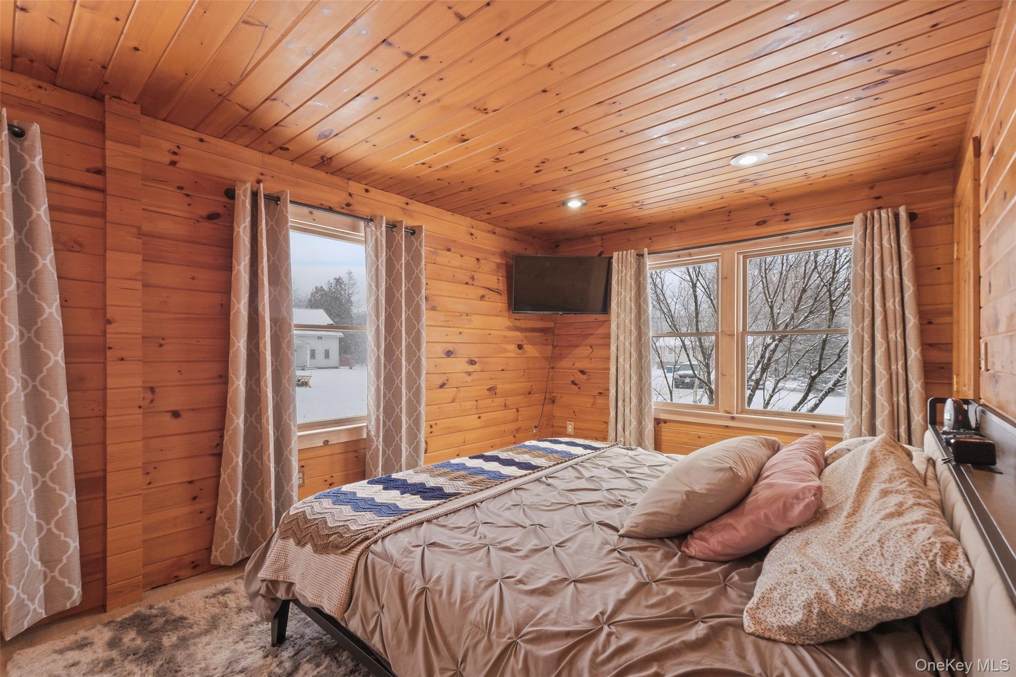 #19 photo, 445 N Quaker Lane, Hyde Park , NY 12538