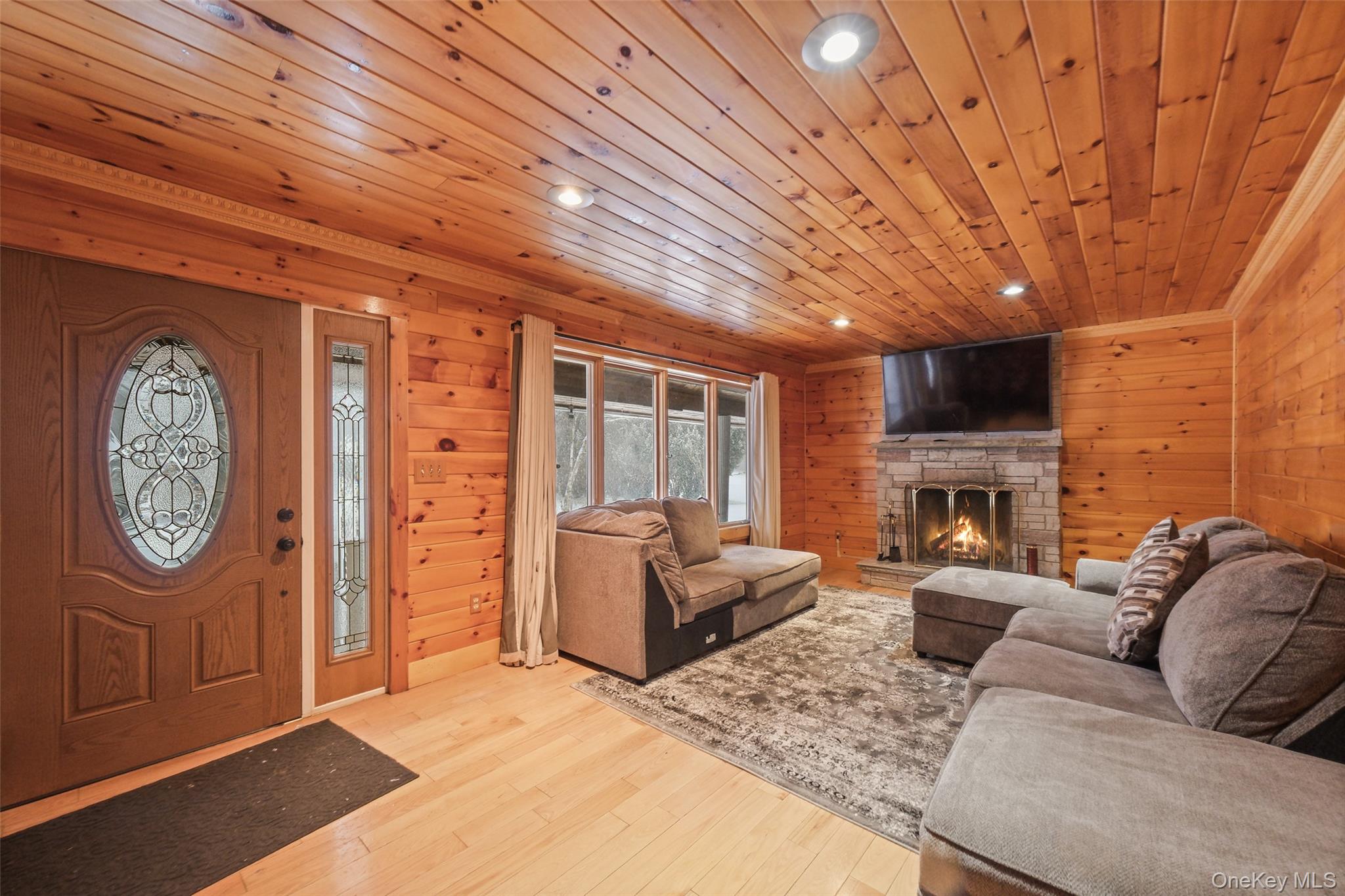 #7 photo, 445 N Quaker Lane, Hyde Park , NY 12538