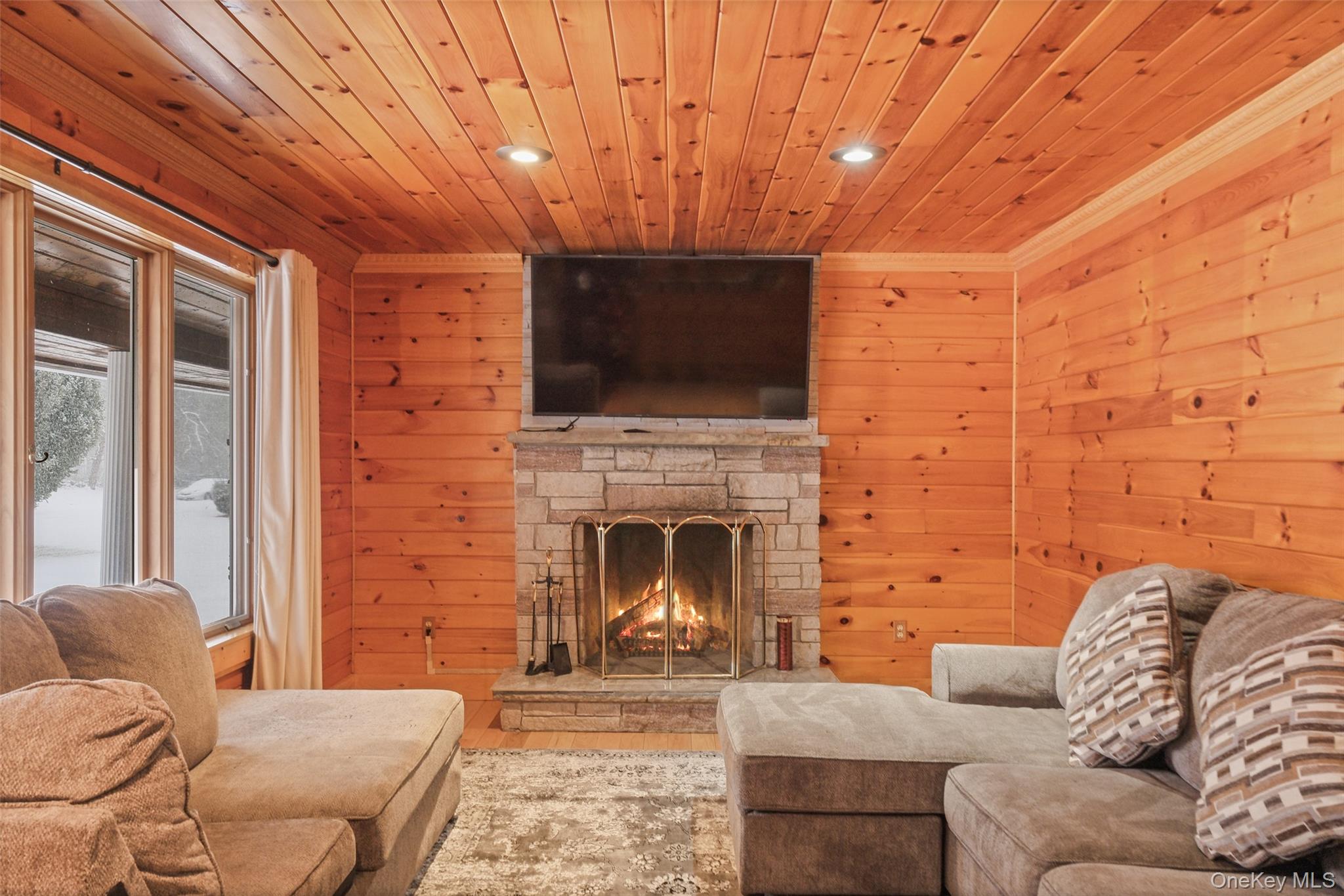 #8 photo, 445 N Quaker Lane, Hyde Park , NY 12538