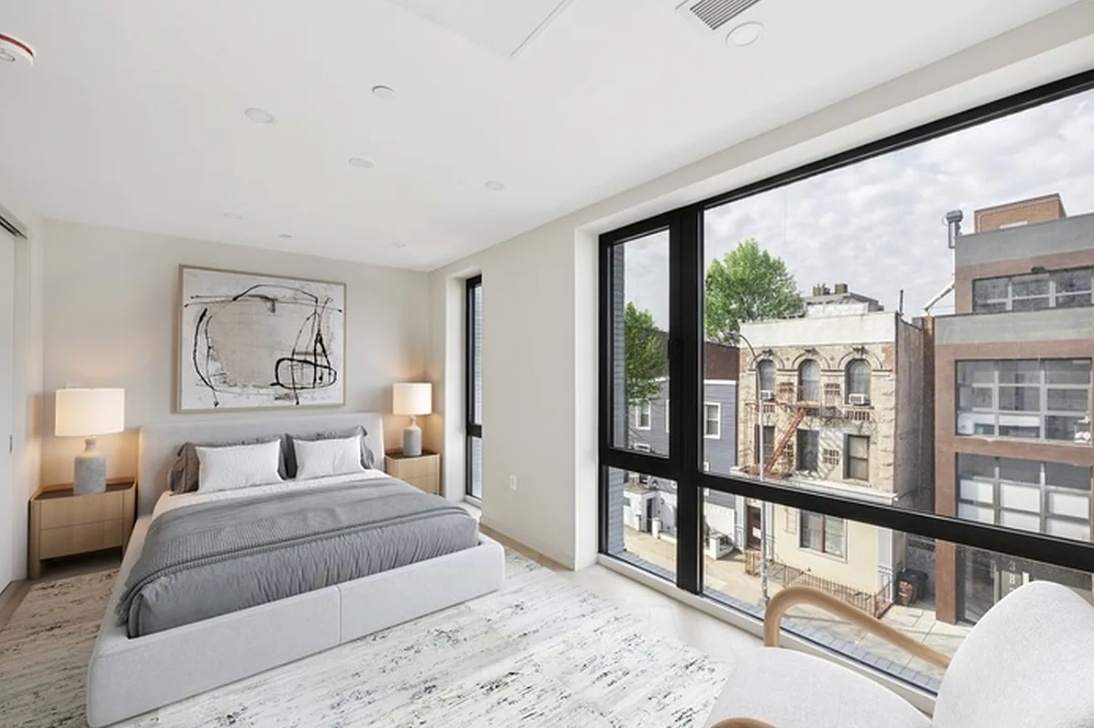 #7 photo, 390 Manhattan Avenue, Бруклин ‖ East Williamsburg , NY 11211