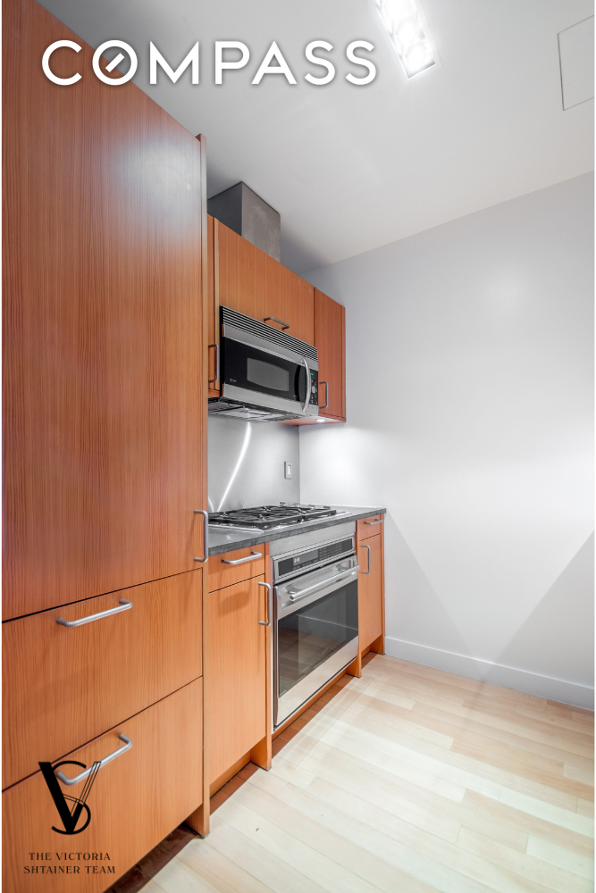 #3 photo, 450 E 83rd Street, Upper East Side , NY 10028