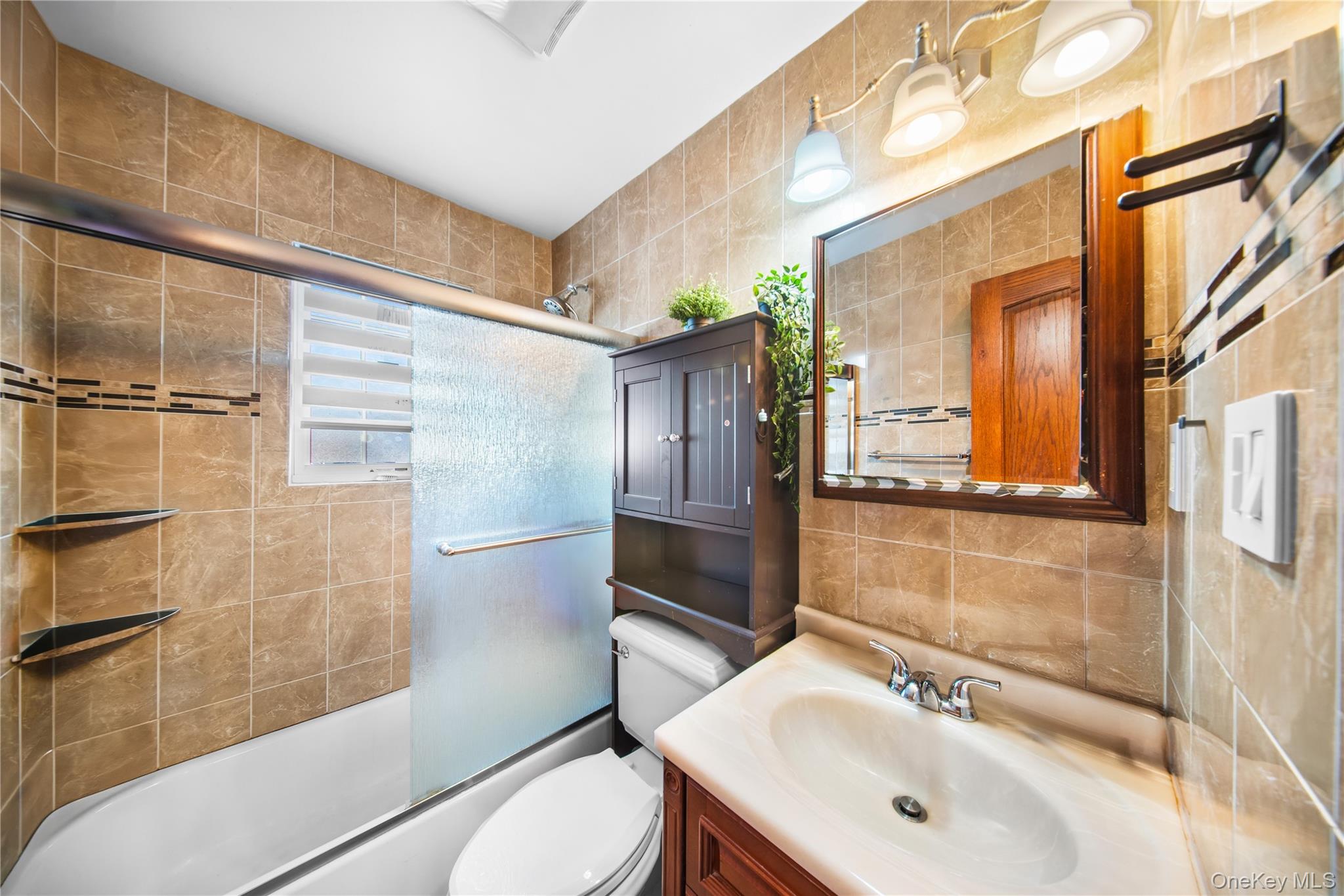 #11 photo, 2421 Atlantic Boulevard, नासाउ काउंटी Wantagh , NY 11793