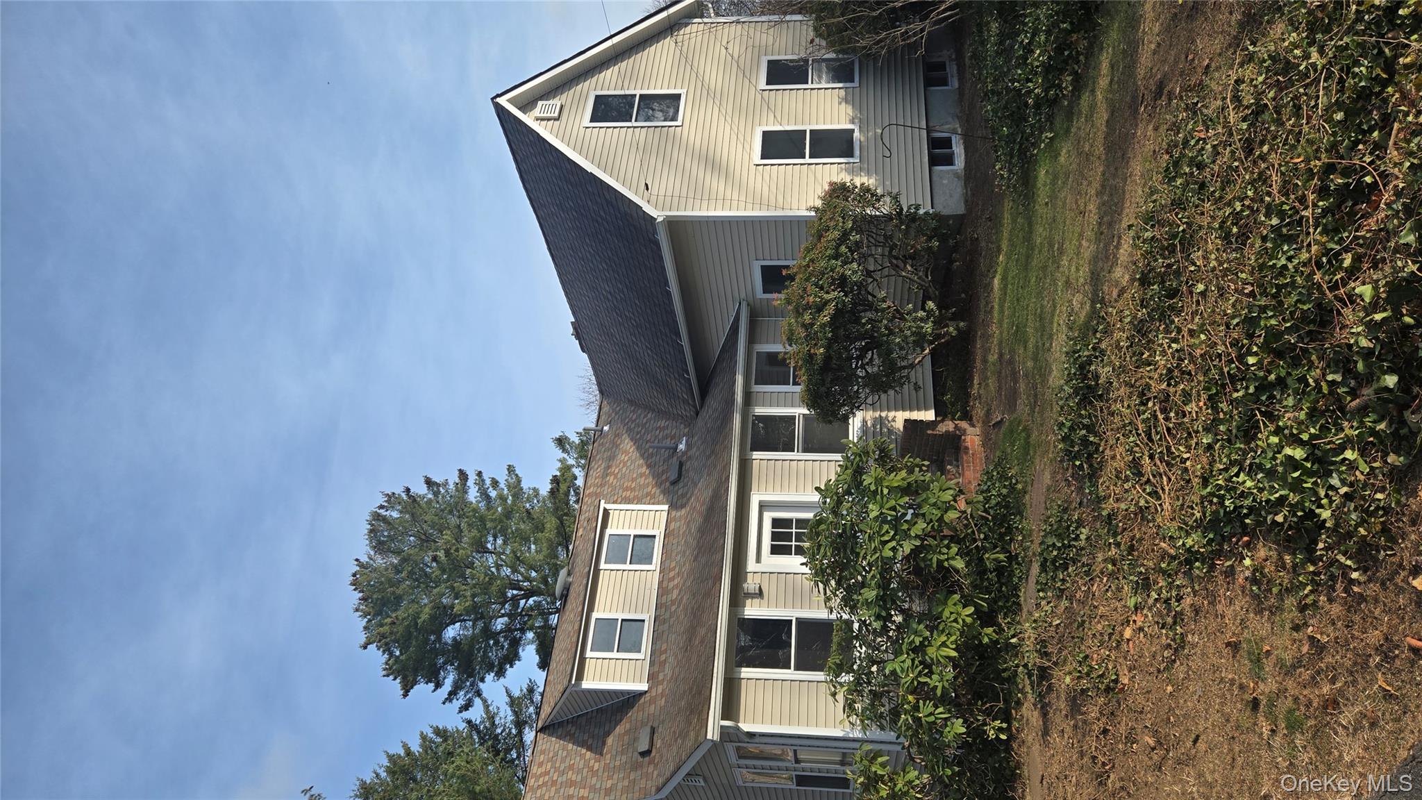 #1 photo, 37 E Rogues Path, সাফোক কাউন্টি Huntington Station , NY 11746