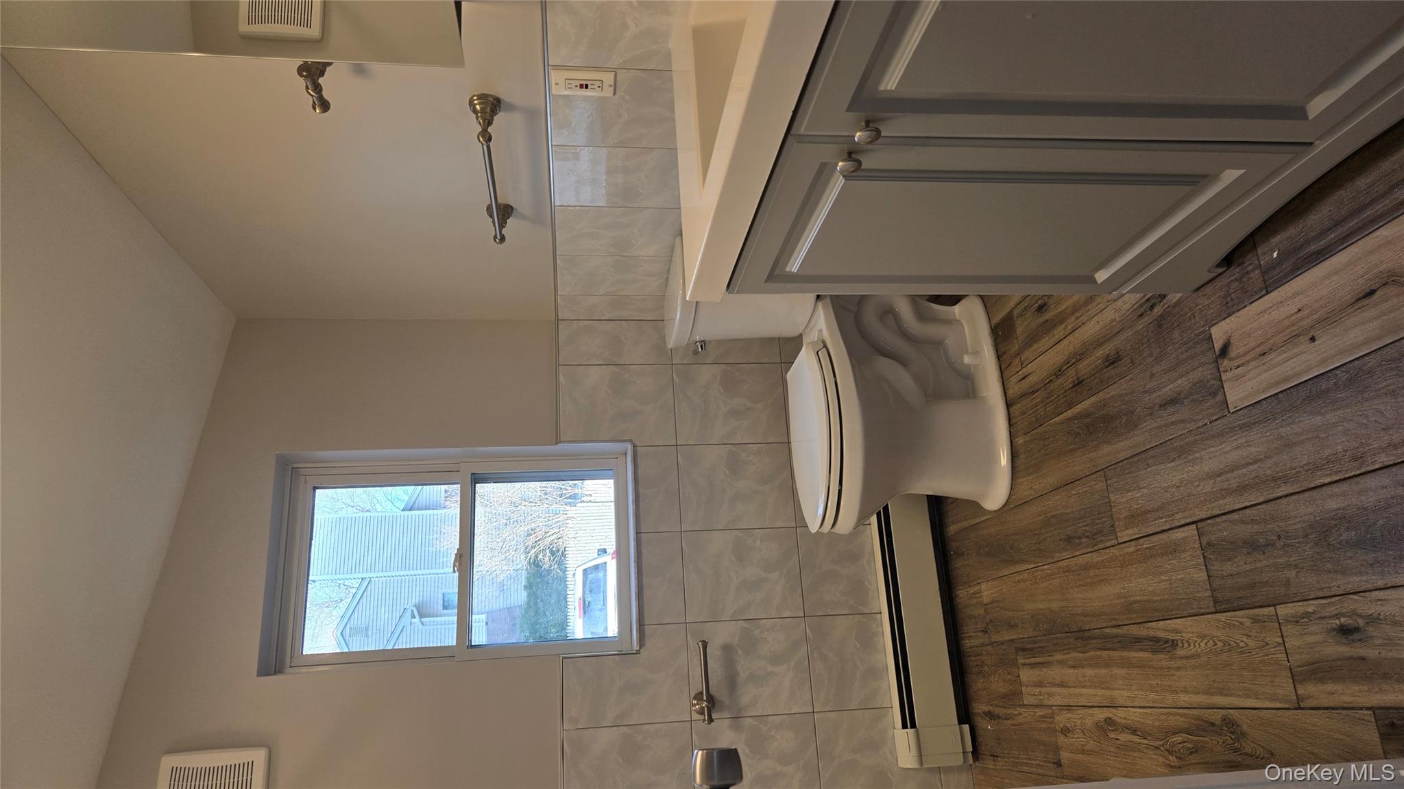 #10 photo, 37 E Rogues Path, সাফোক কাউন্টি Huntington Station , NY 11746