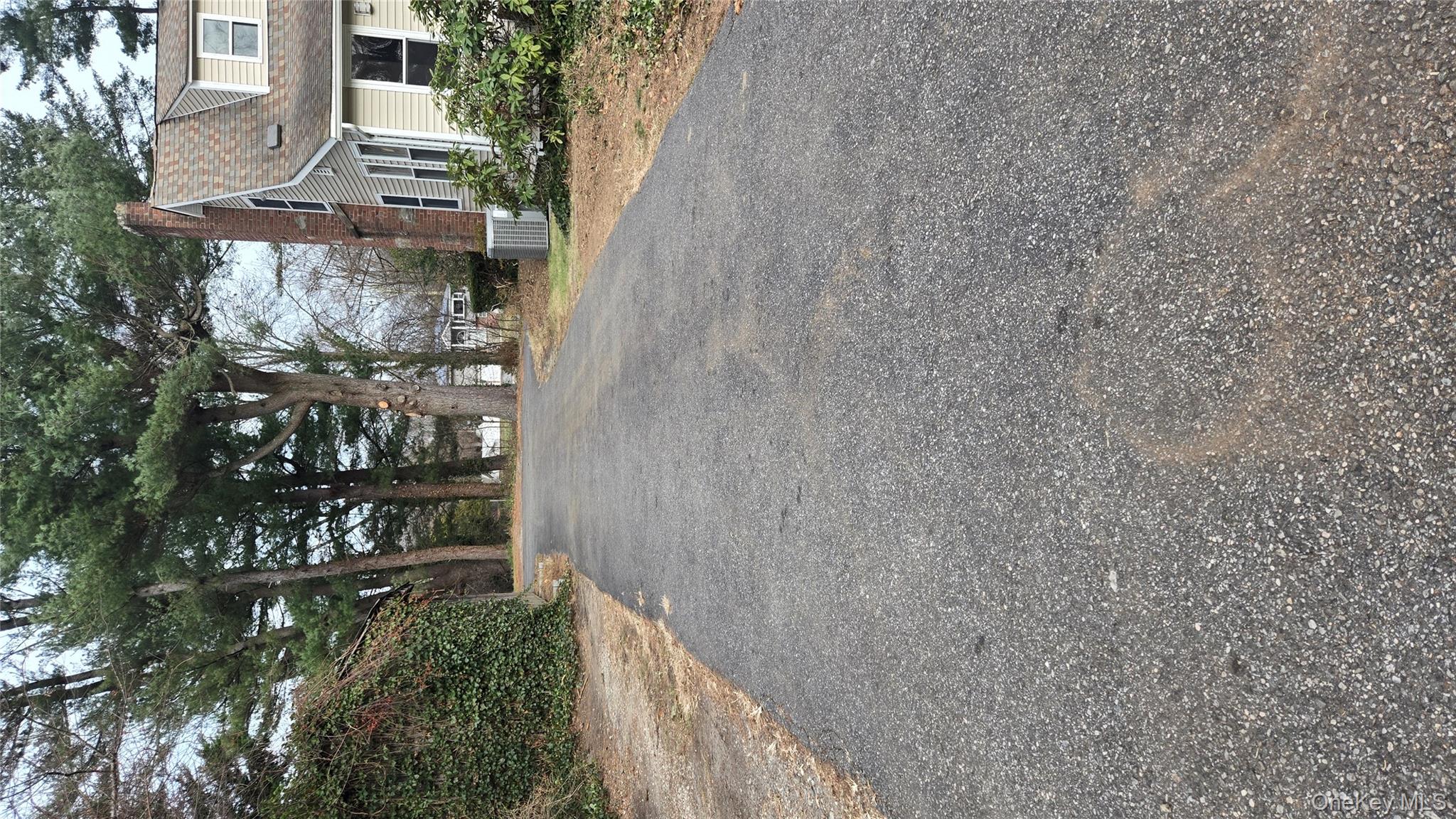 #17 photo, 37 E Rogues Path, সাফোক কাউন্টি Huntington Station , NY 11746