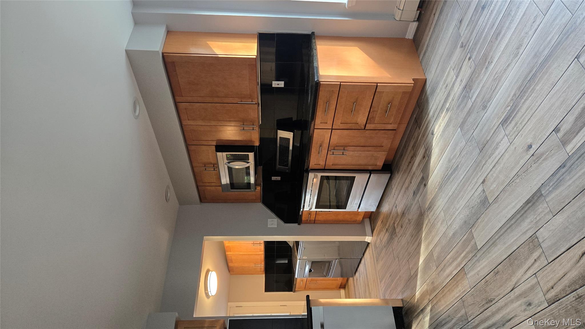 #3 photo, 37 E Rogues Path, সাফোক কাউন্টি Huntington Station , NY 11746