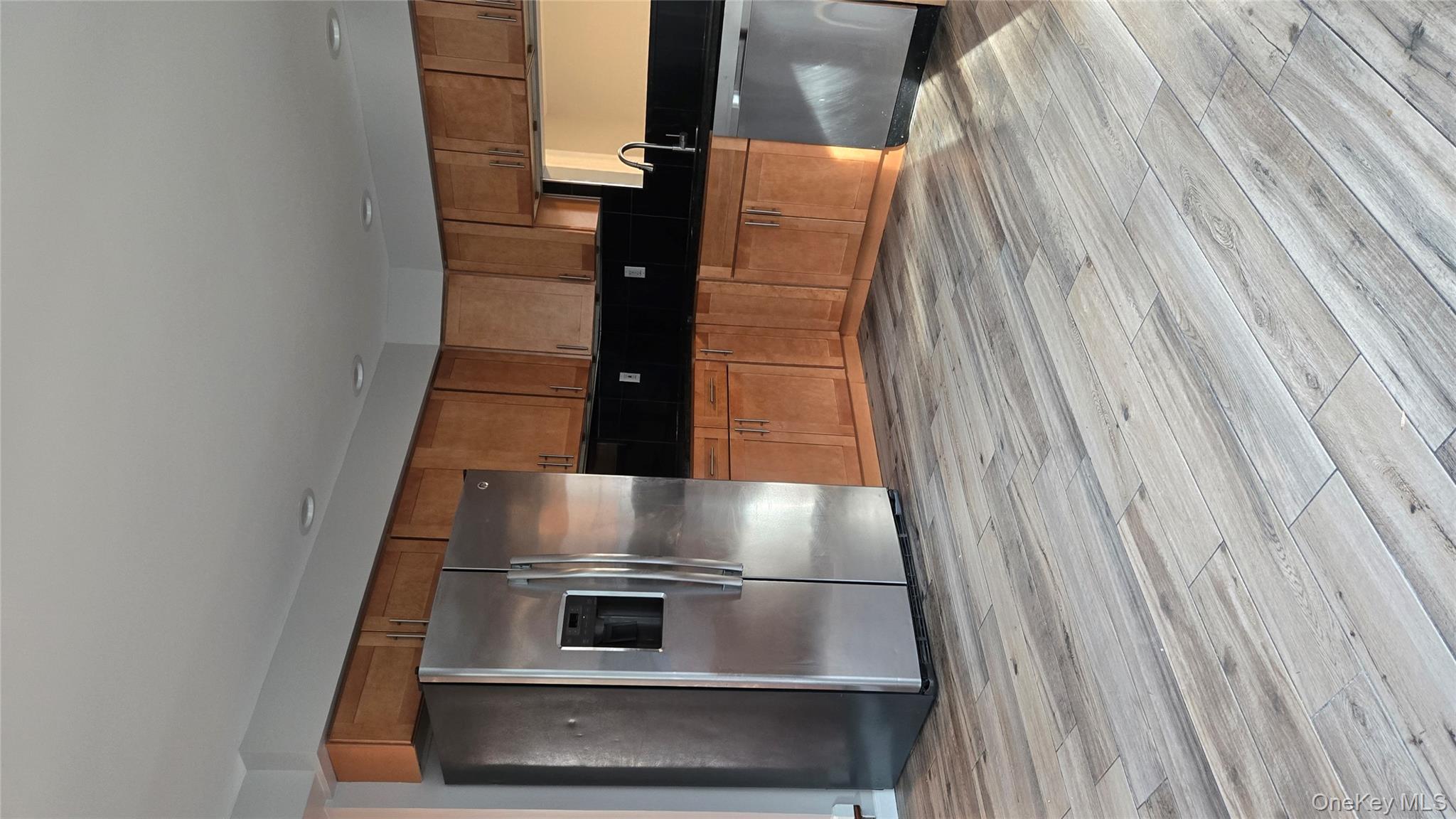 #5 photo, 37 E Rogues Path, সাফোক কাউন্টি Huntington Station , NY 11746