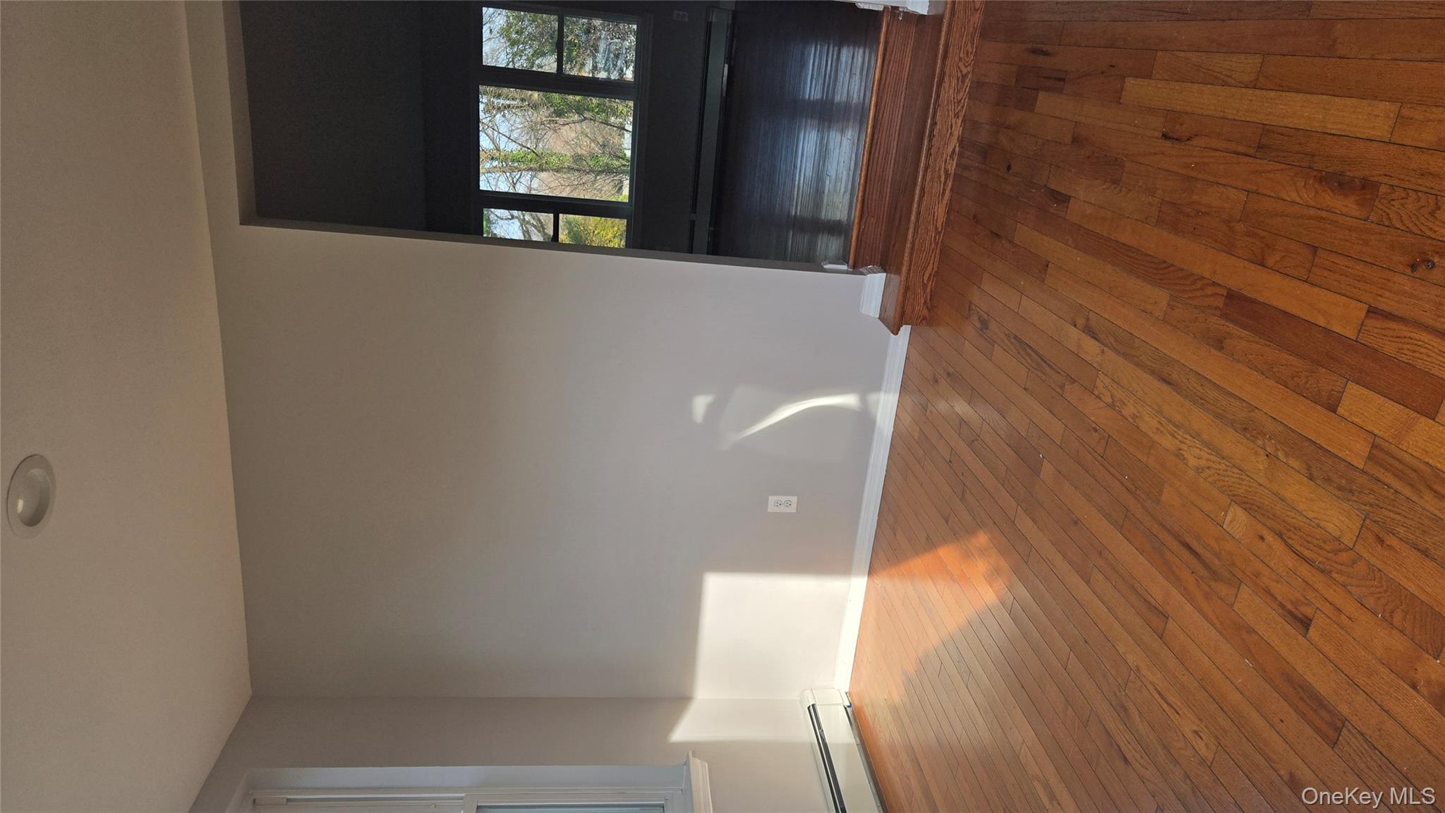 #8 photo, 37 E Rogues Path, সাফোক কাউন্টি Huntington Station , NY 11746